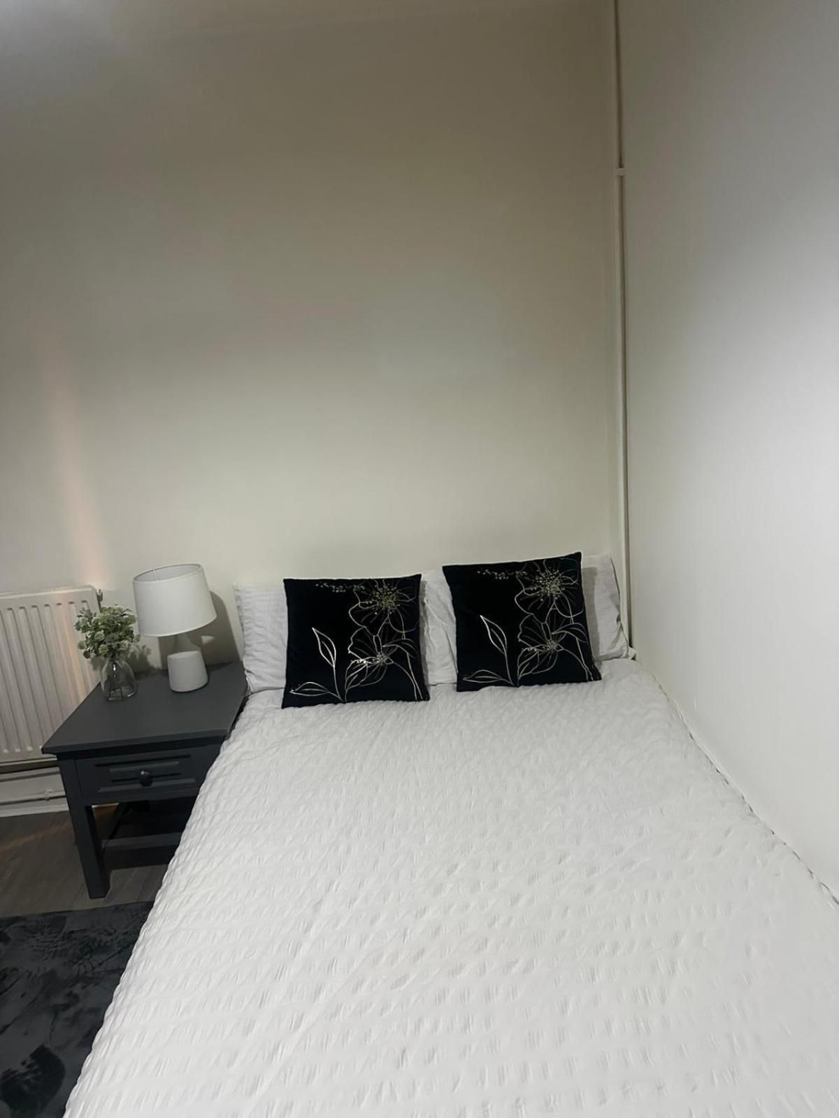 2 Luxury Interconnecting Twin Rooms-Shared Space