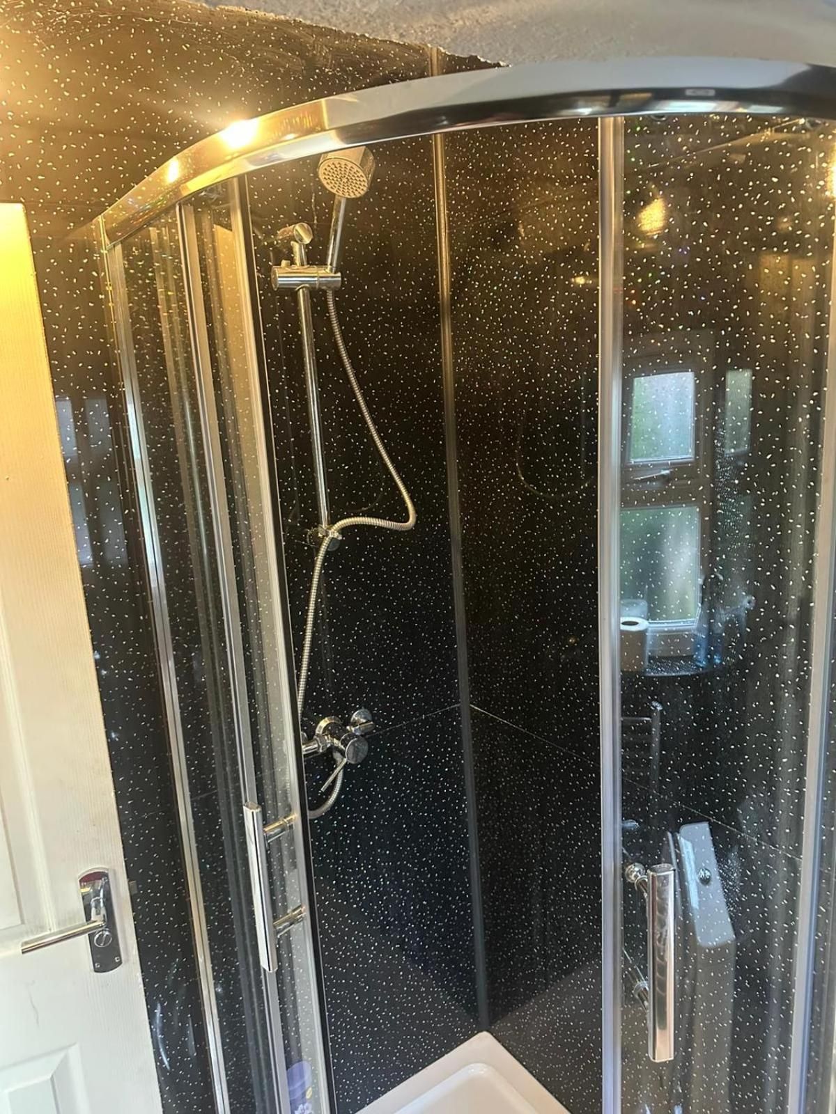 2 Luxury Interconnecting Twin Rooms-Shared Space