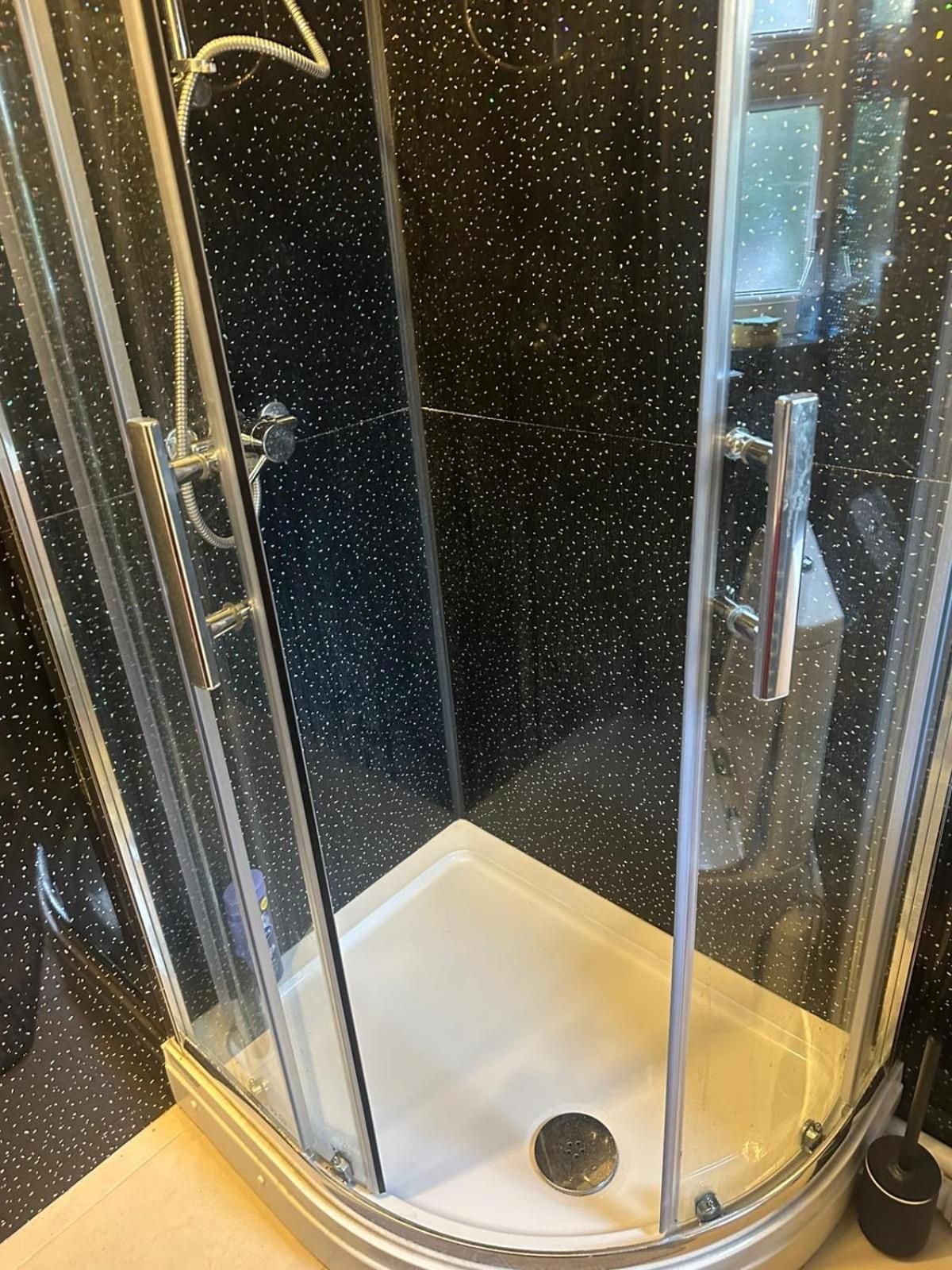 2 Luxury Interconnecting Twin Rooms-Shared Space