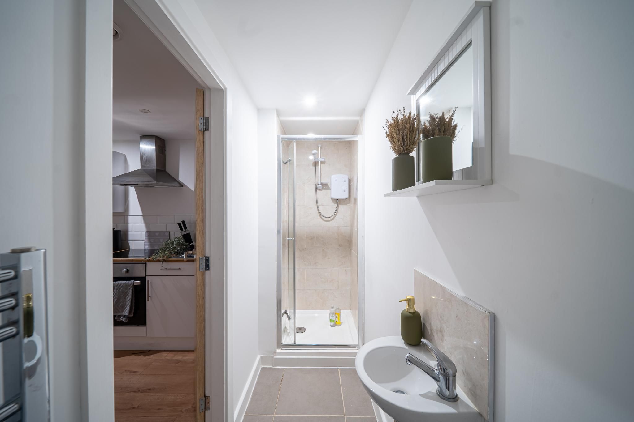 Comfort-Apartment-Private Bathroom-Street View-Free Private Parking