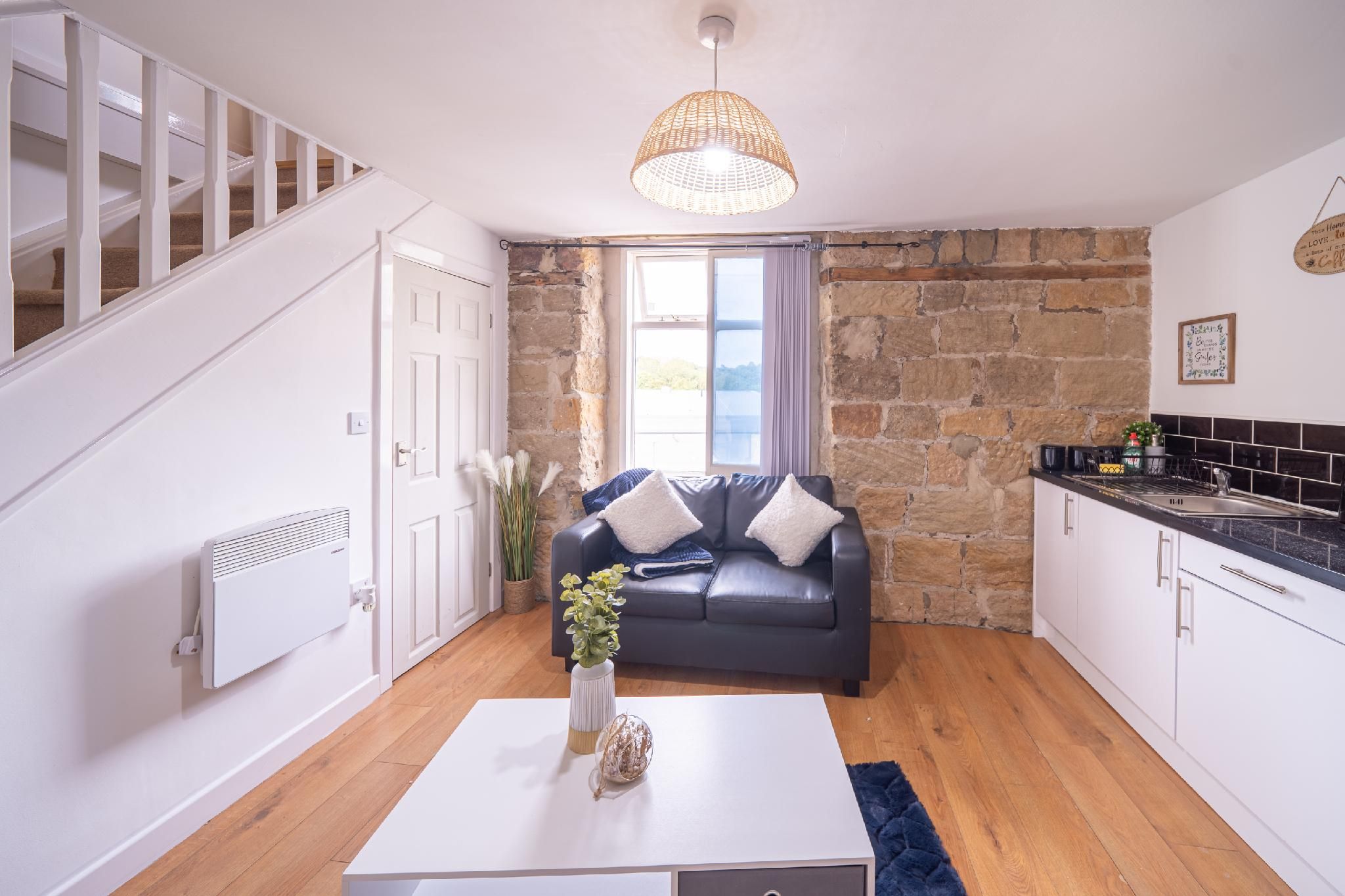 Apartment-Comfort-Ensuite with Shower-Street View-Free Parking