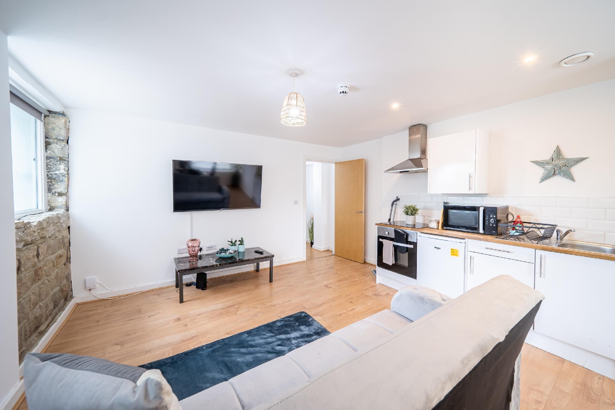 Apartment-Suite-Private Bathroom-Street View-Free Private Parking