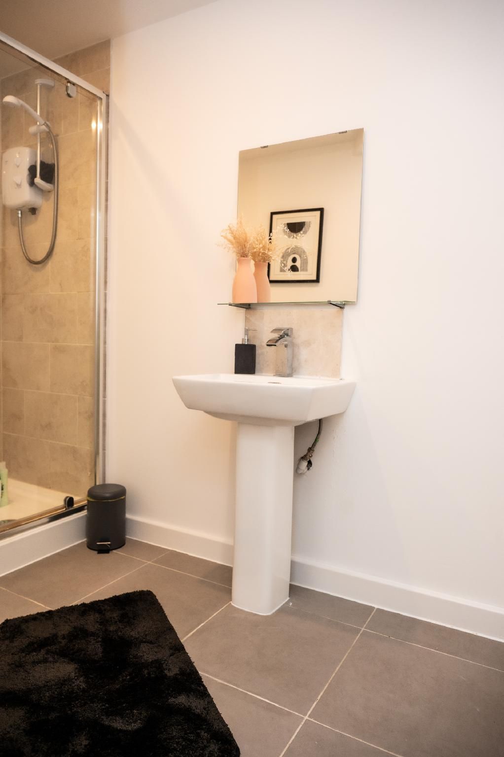 Apartment-Comfort-Private Bathroom-Street View-Free Parking