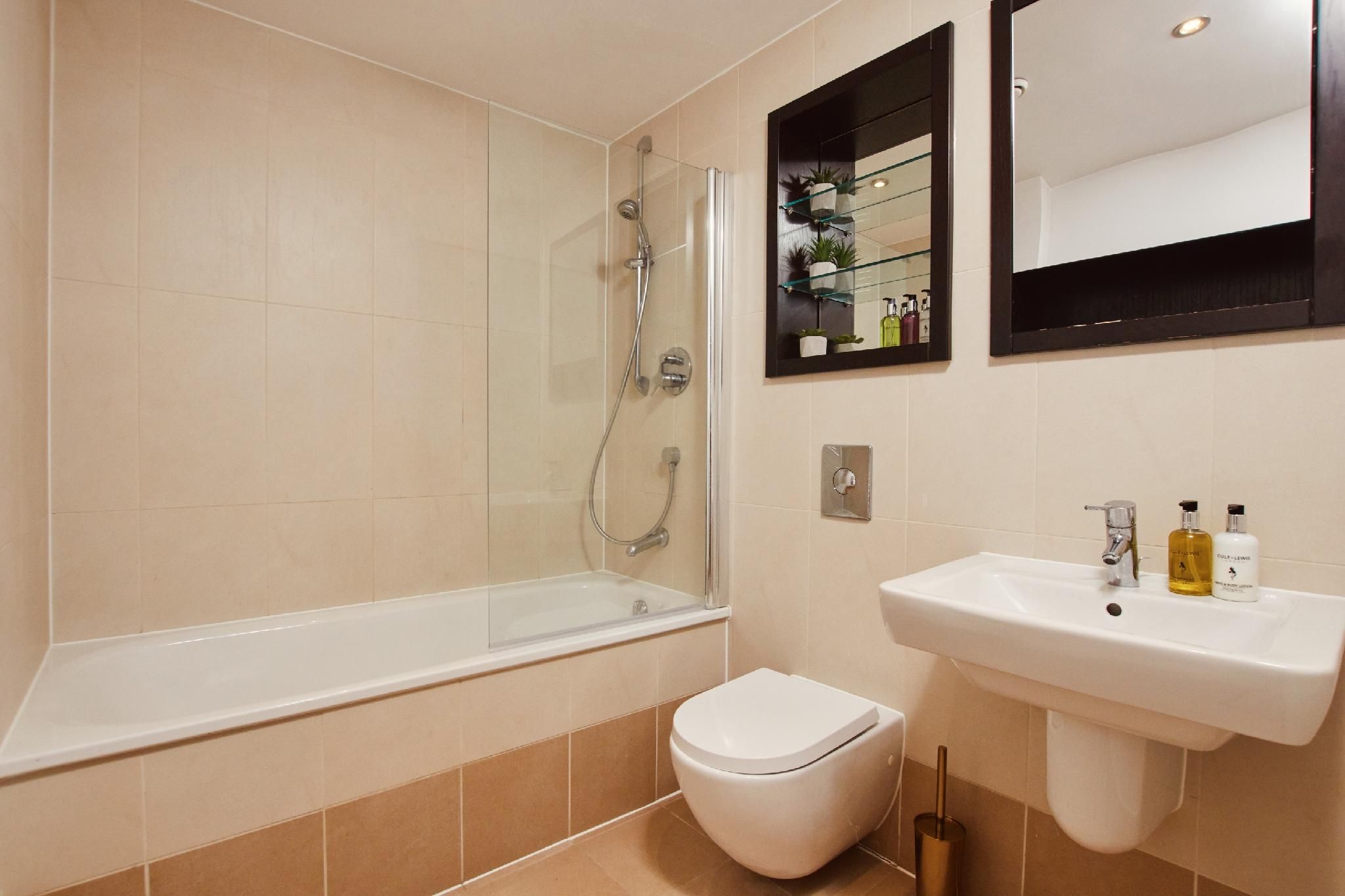 Apartment-Deluxe-Ensuite with Bath-Balcony
