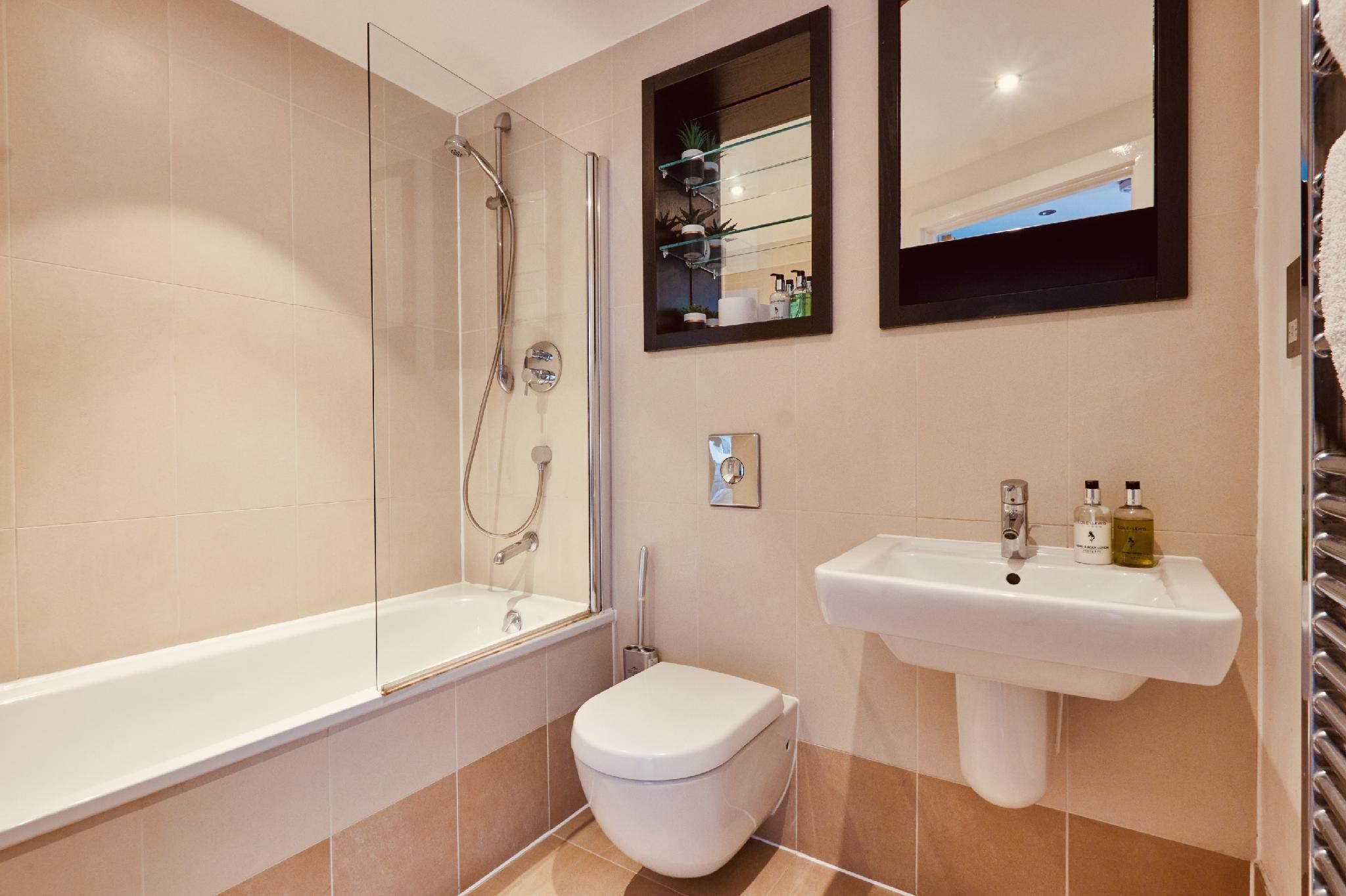 Apartment-King-Private Bathroom-River view-208 CH