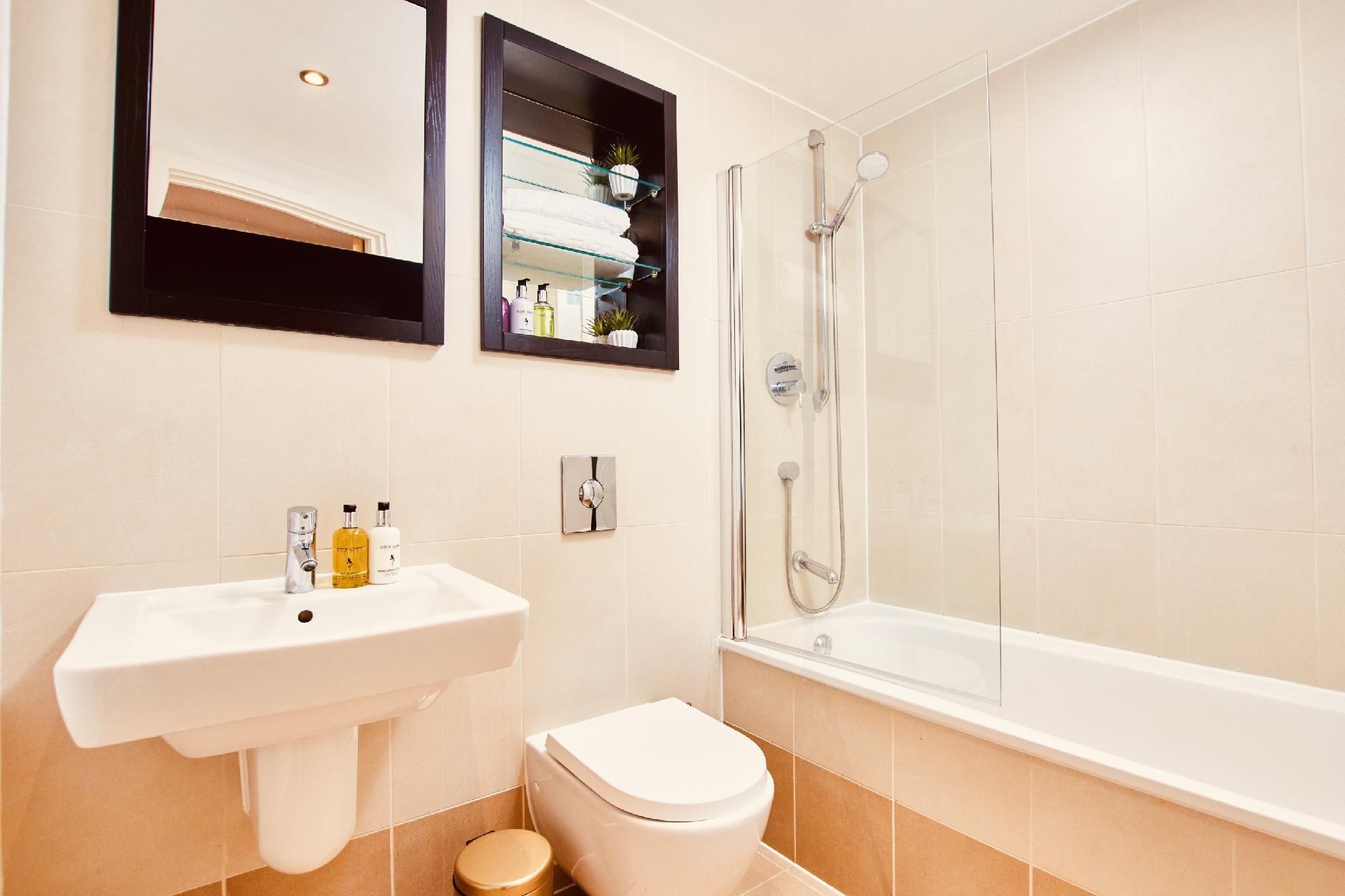 Deluxe-Apartment-Private Bathroom-River view