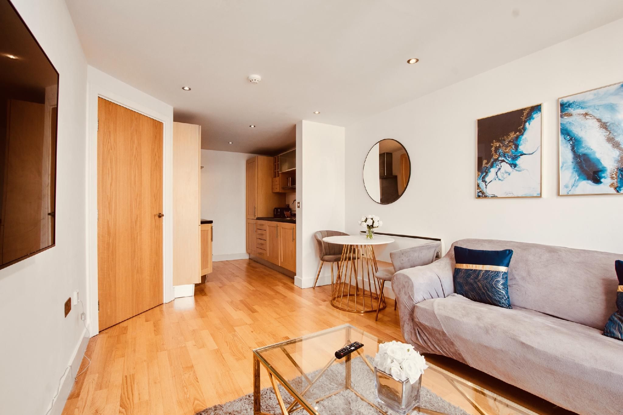 Deluxe-Apartment-Private Bathroom-River view