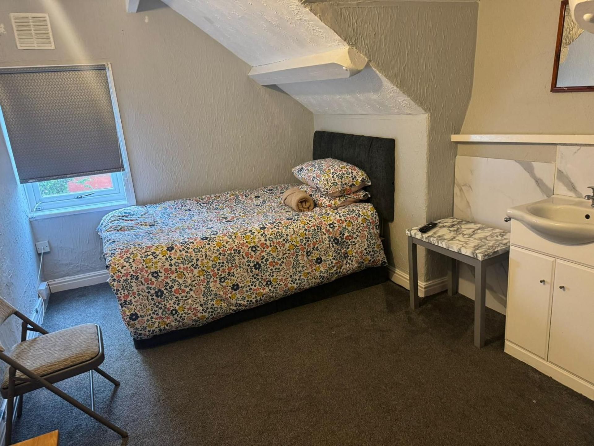 Single Room with Shared Bathroom
