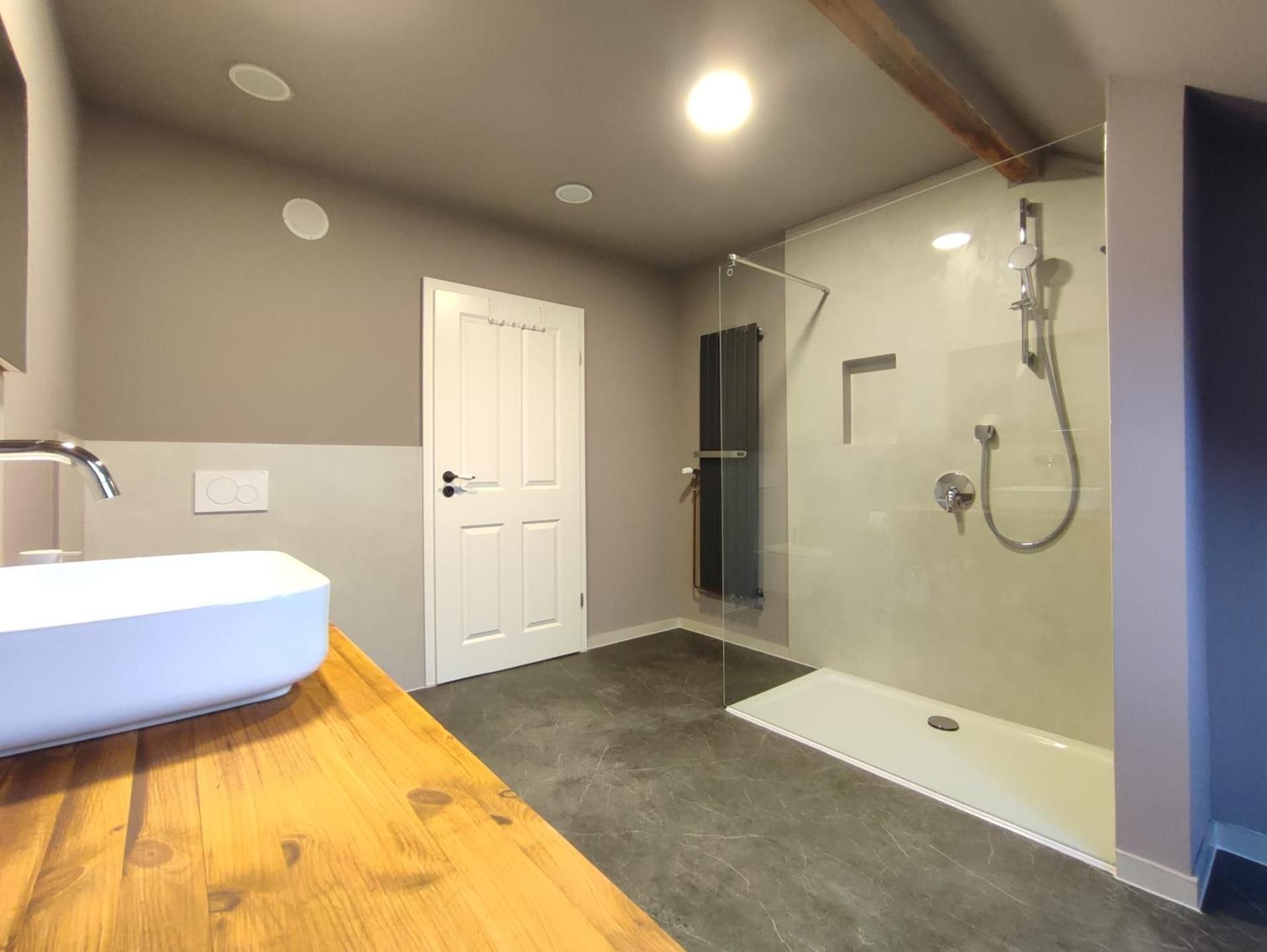 Four-Bedroom Apartment with Balcony 