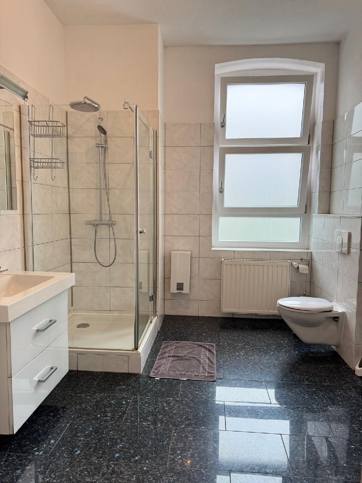 Private 8-bed-dorm -- en suite