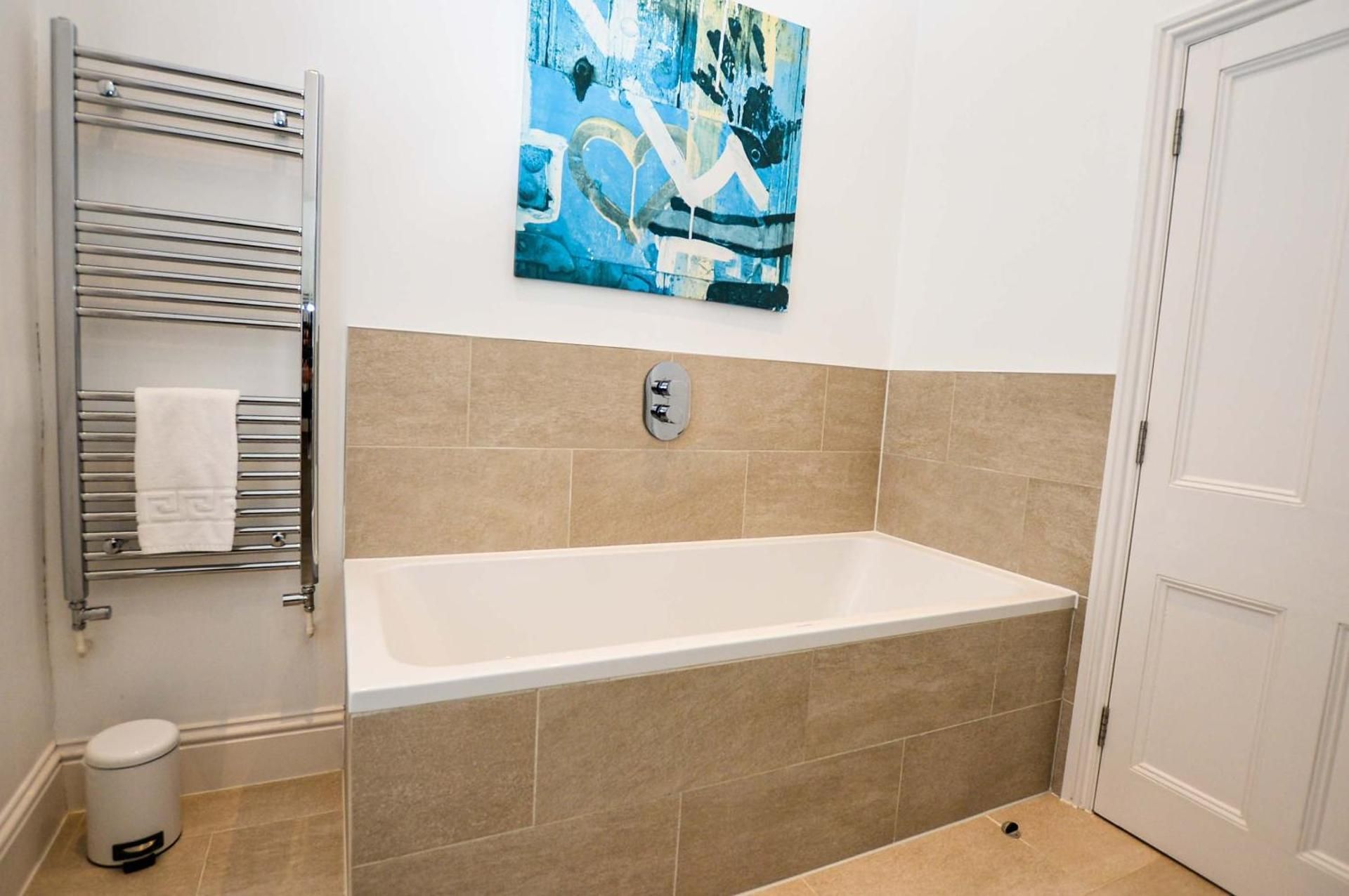 Superior One Bedroom Apartment