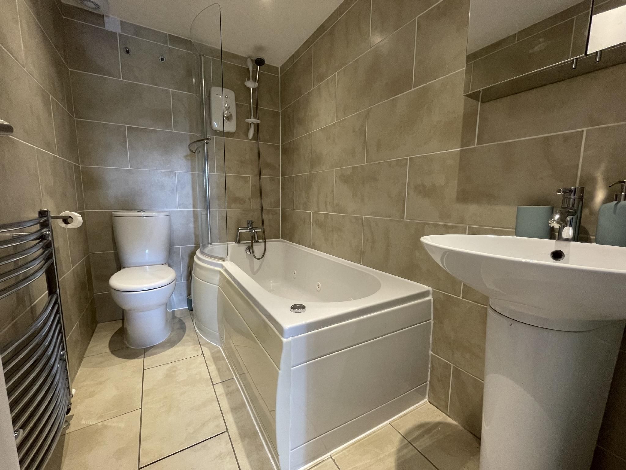Top Floor Flat, 4 Cotham Park, Bristol, BS6 6BU