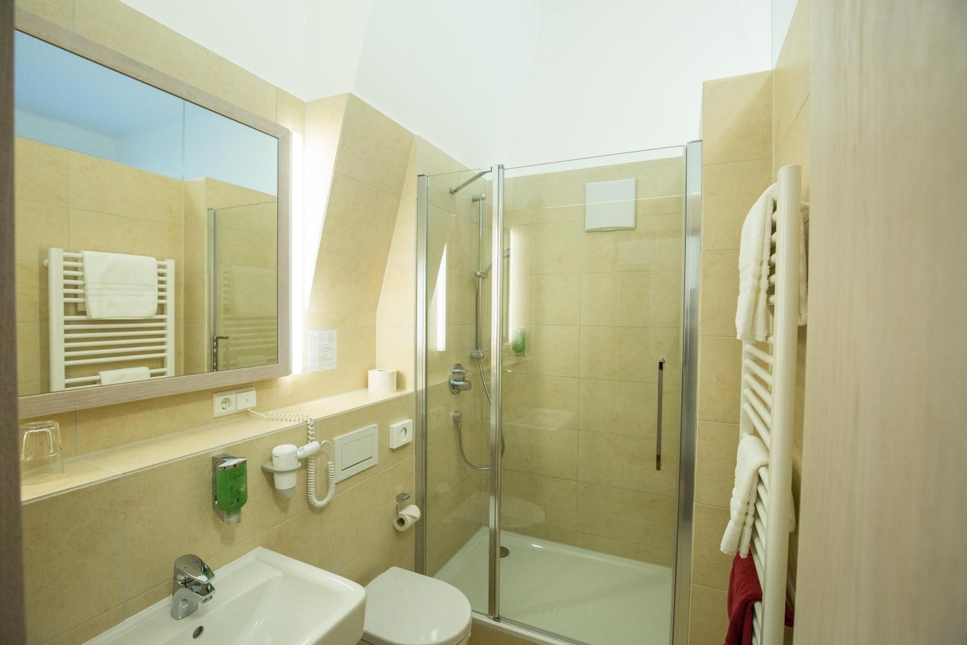 Single Room - Castle Surenes