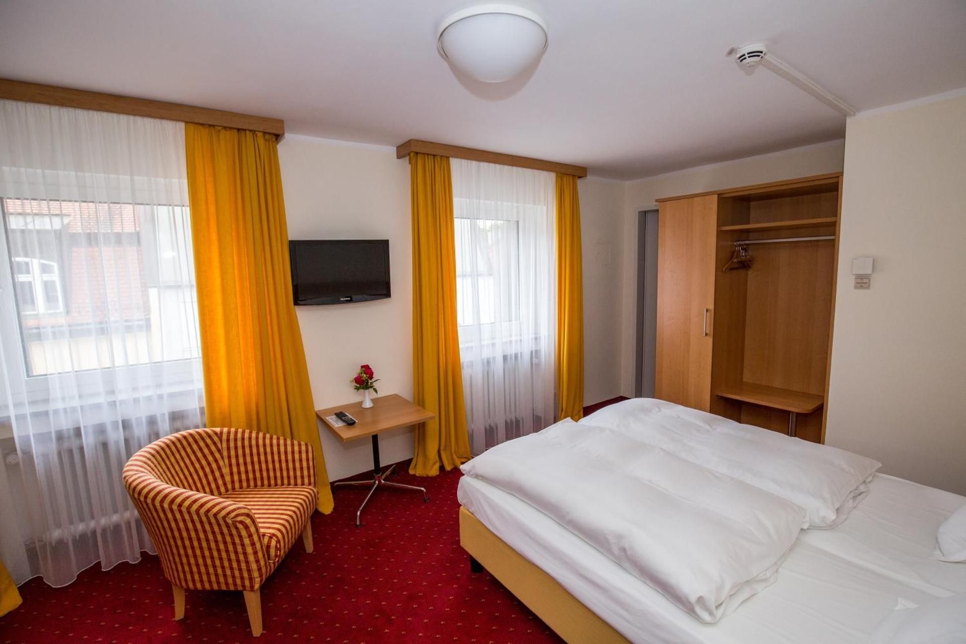 Double Room with Private Bathroom - Kardinal Wendel House