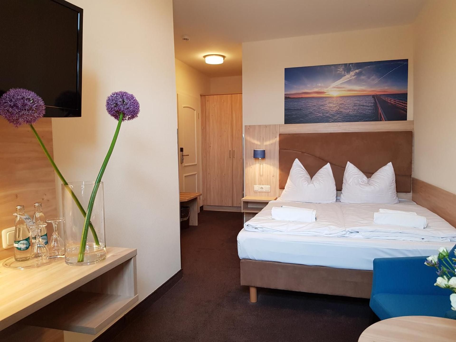 Standard Queen Room