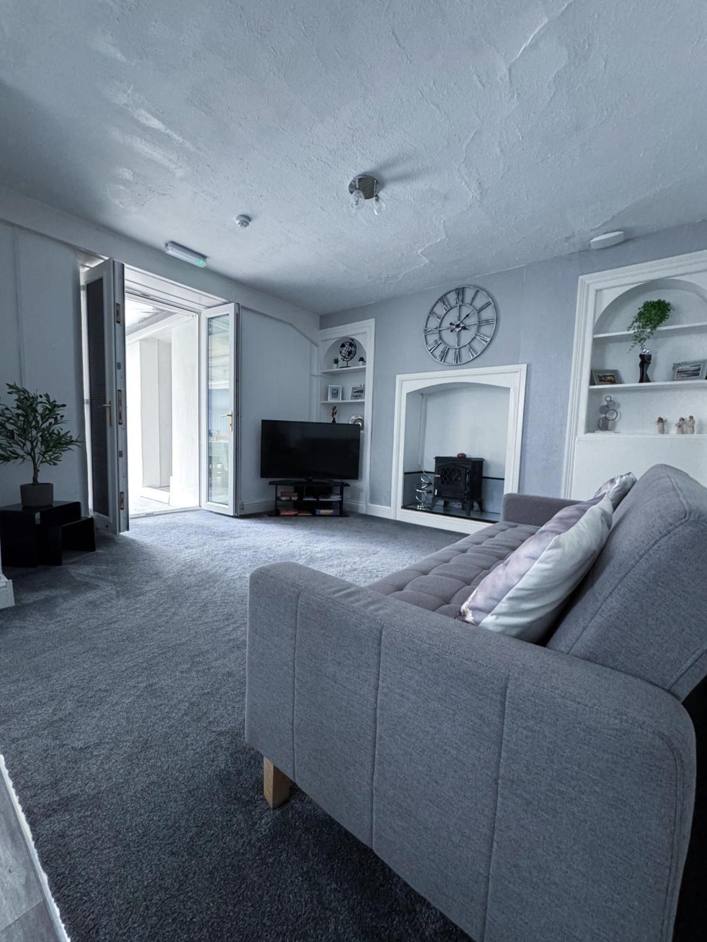 Classic One-Bedroom Apartment with King Bed