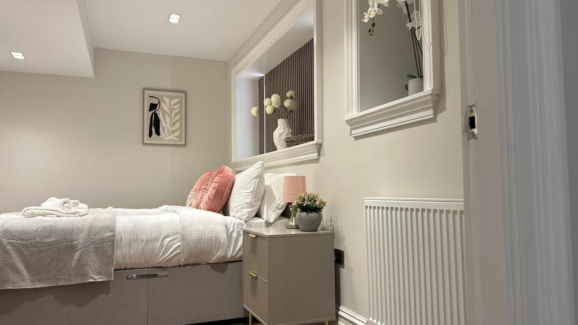 Deluxe One-Bedroom Apartment