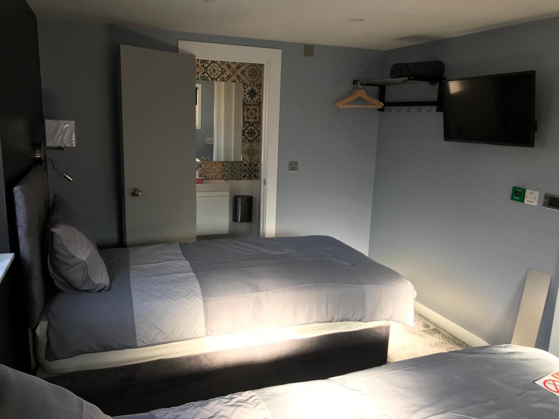 Twin Room with Bathroom