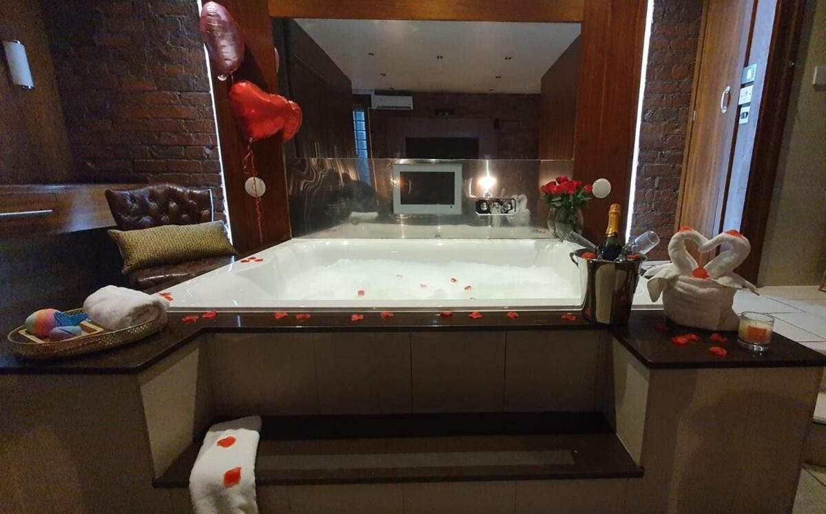 DELUXE APARTMENT