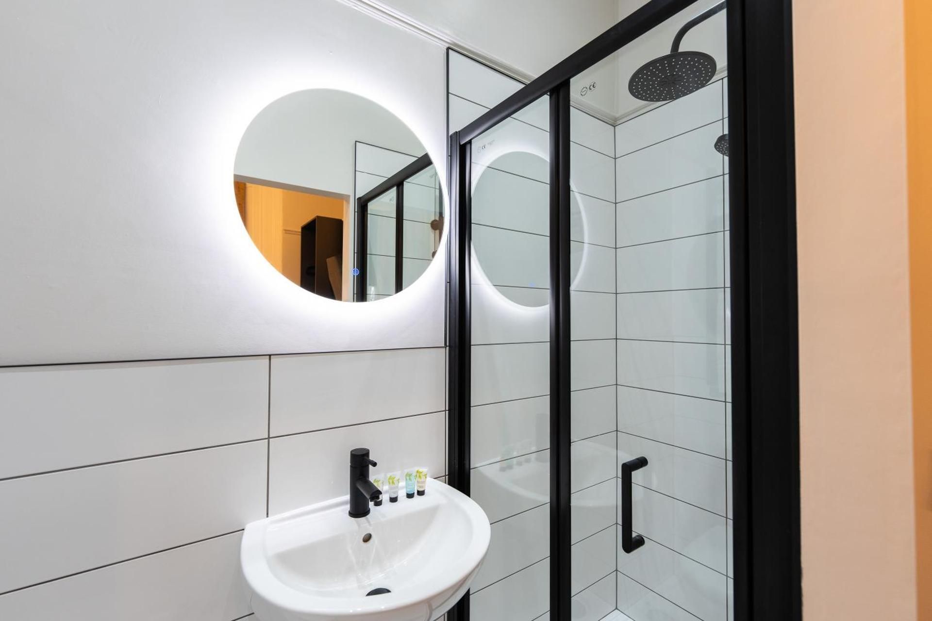 Deluxe Double Room with Shower