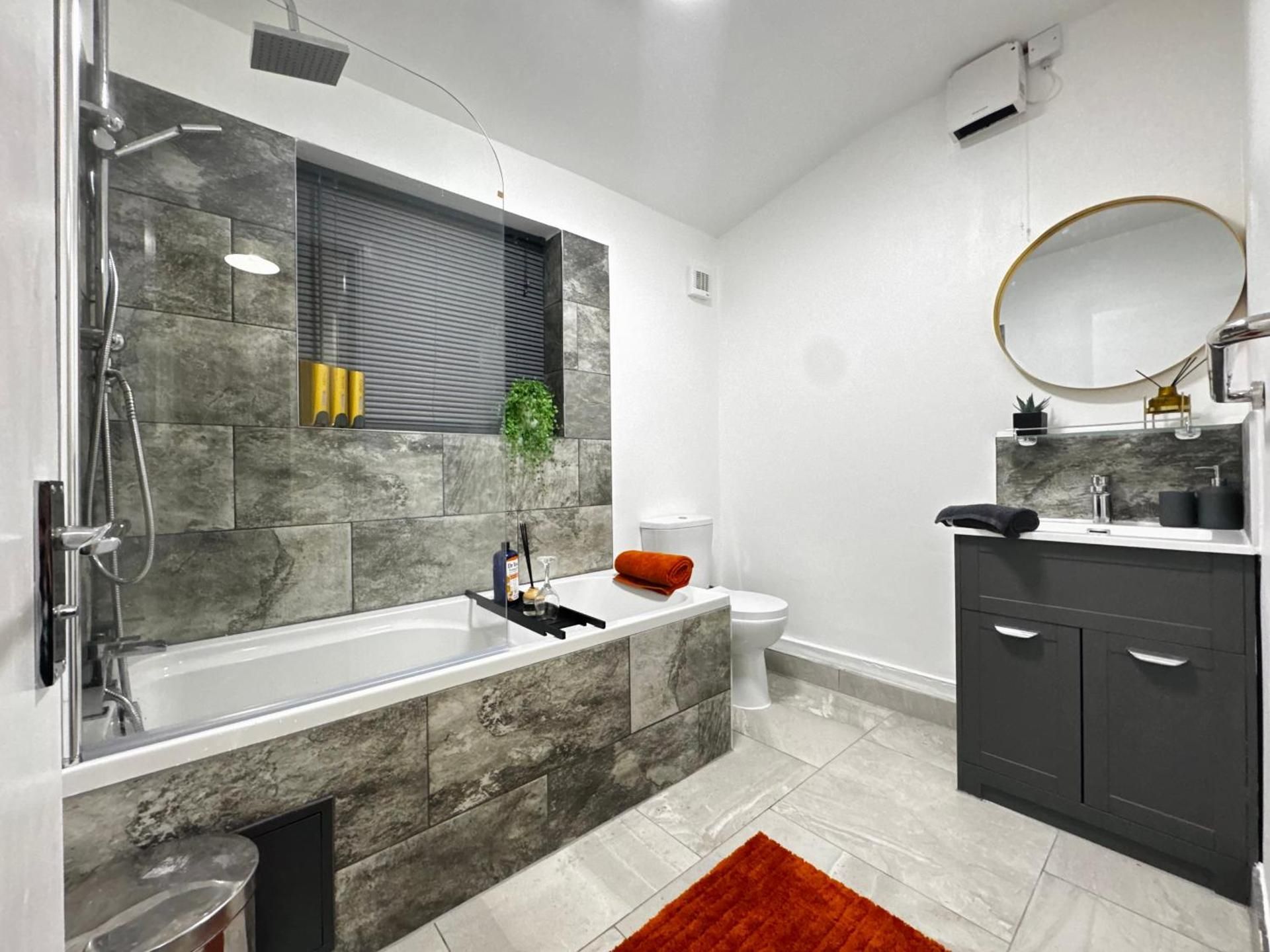 Classic One-Bedroom Apartment with King Bed