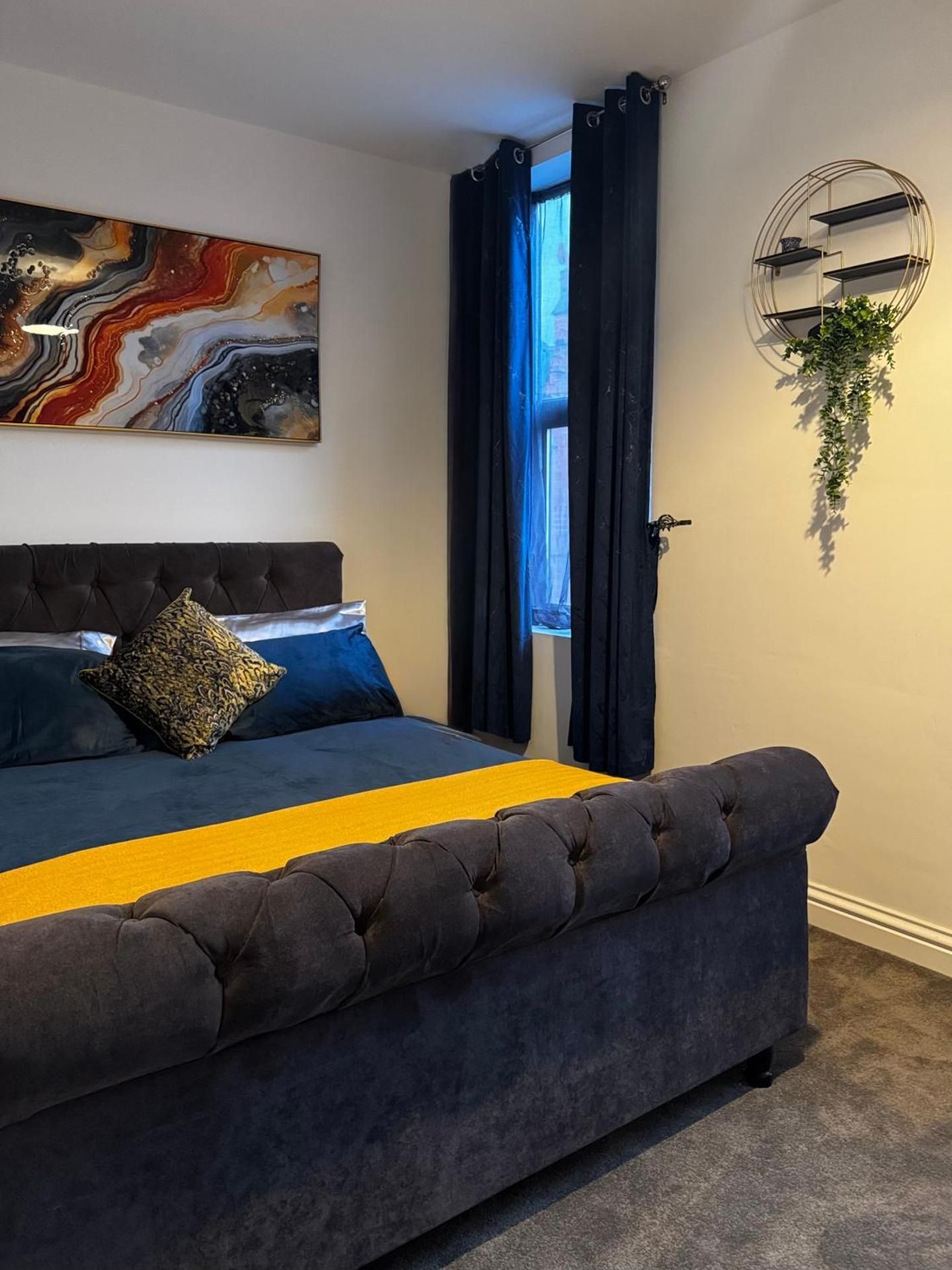 Classic One-Bedroom Apartment with King Bed