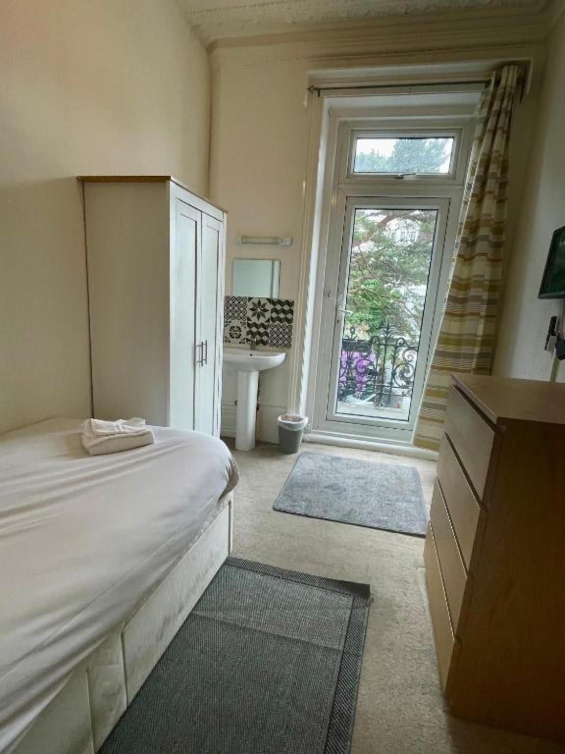 OYO The Lodge Bournemouth Standard Single 2