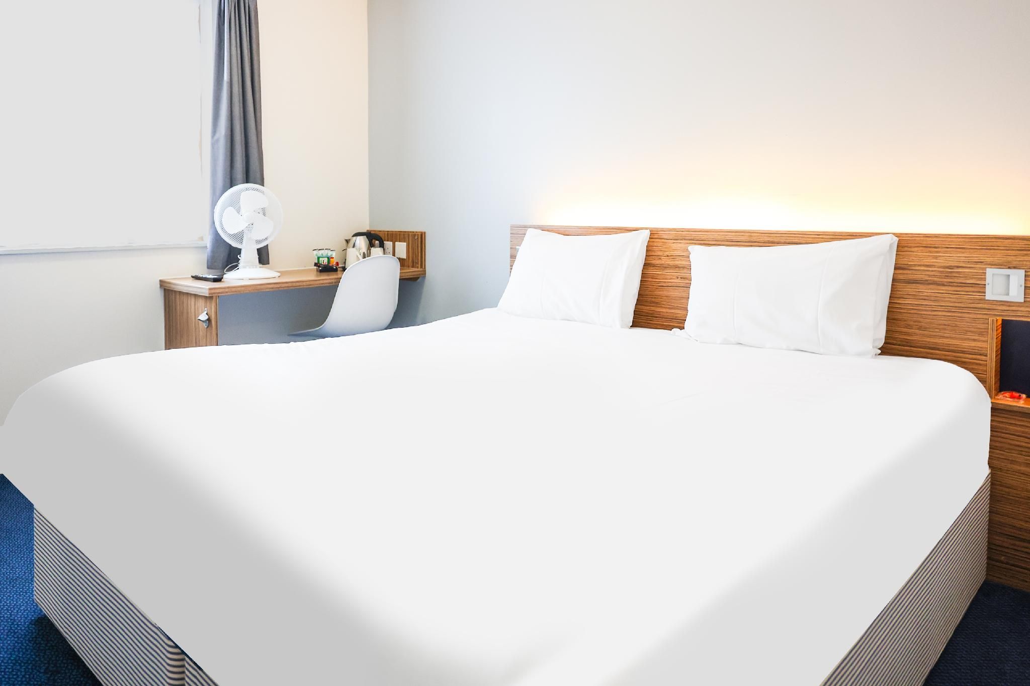 GO2 Lancaster Centre Hotel by OYO Standard Double Room 2