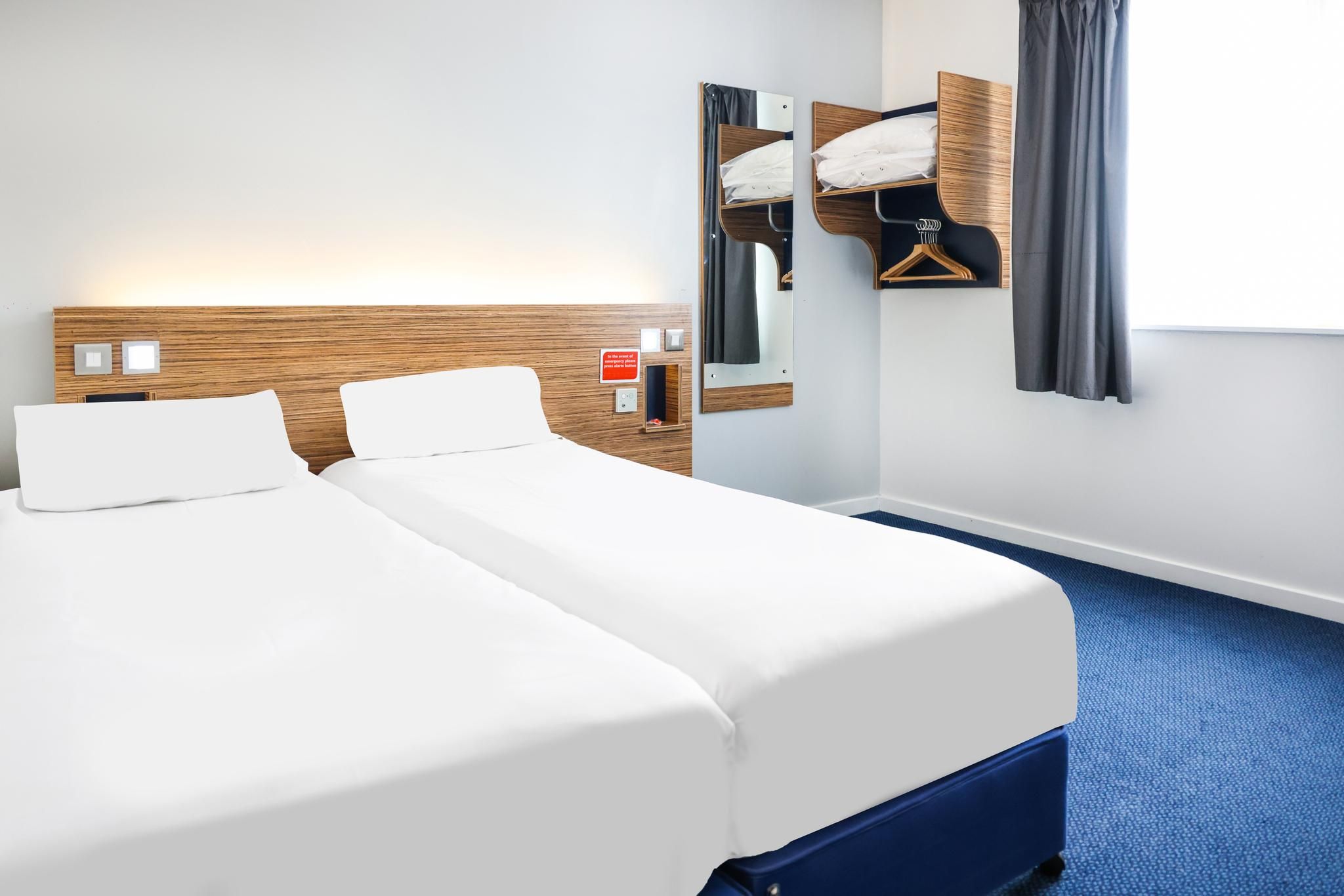 GO2 Lancaster Centre Hotel by OYO UA Twin Wet Room