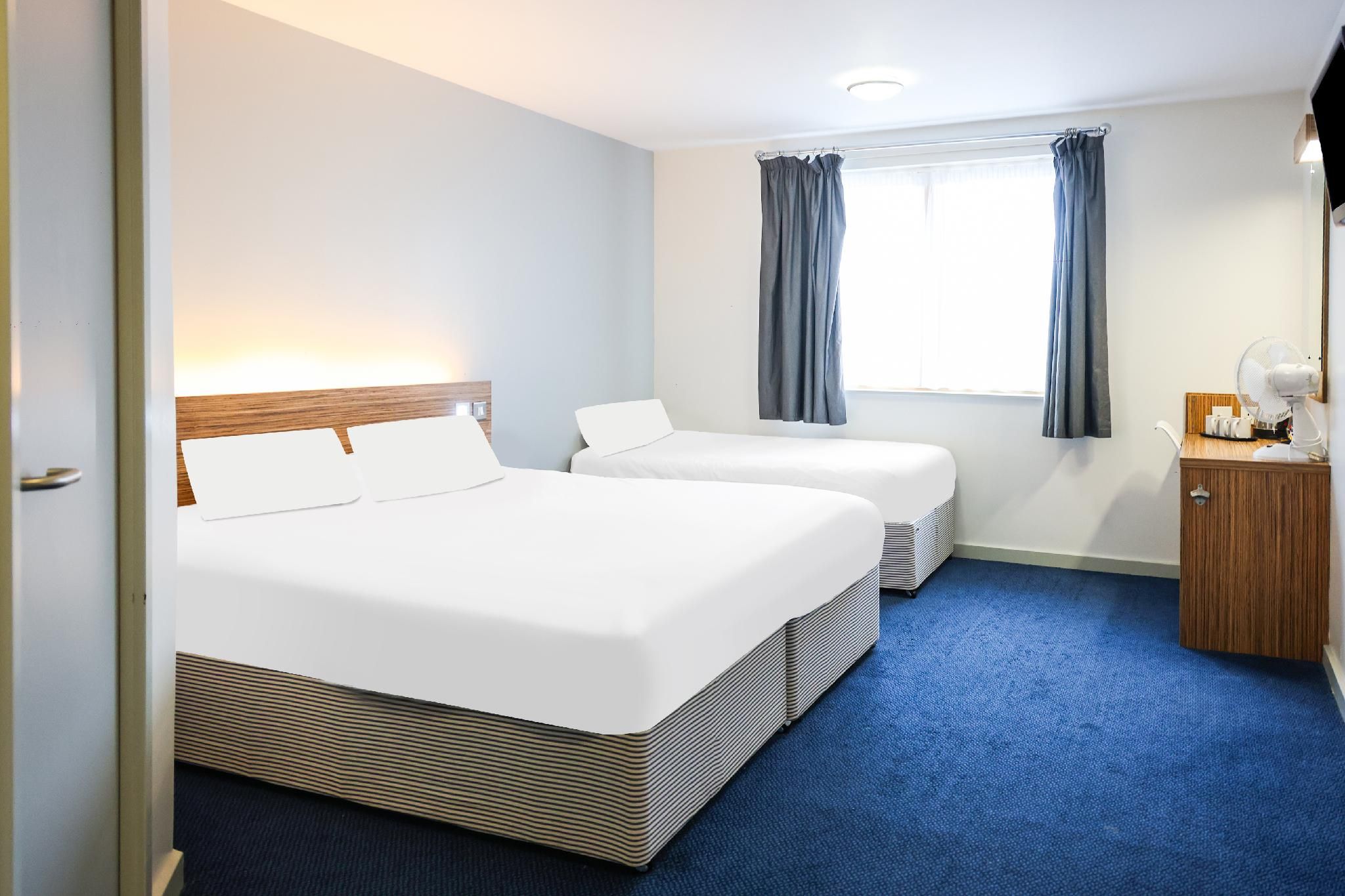 GO2 Lancaster Centre Hotel by OYO Standard Family of 3 Room