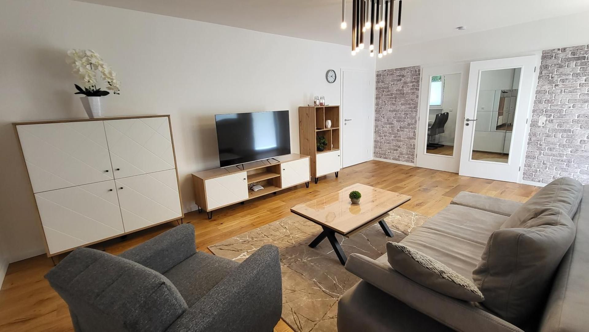 DELUXE APARTMENT