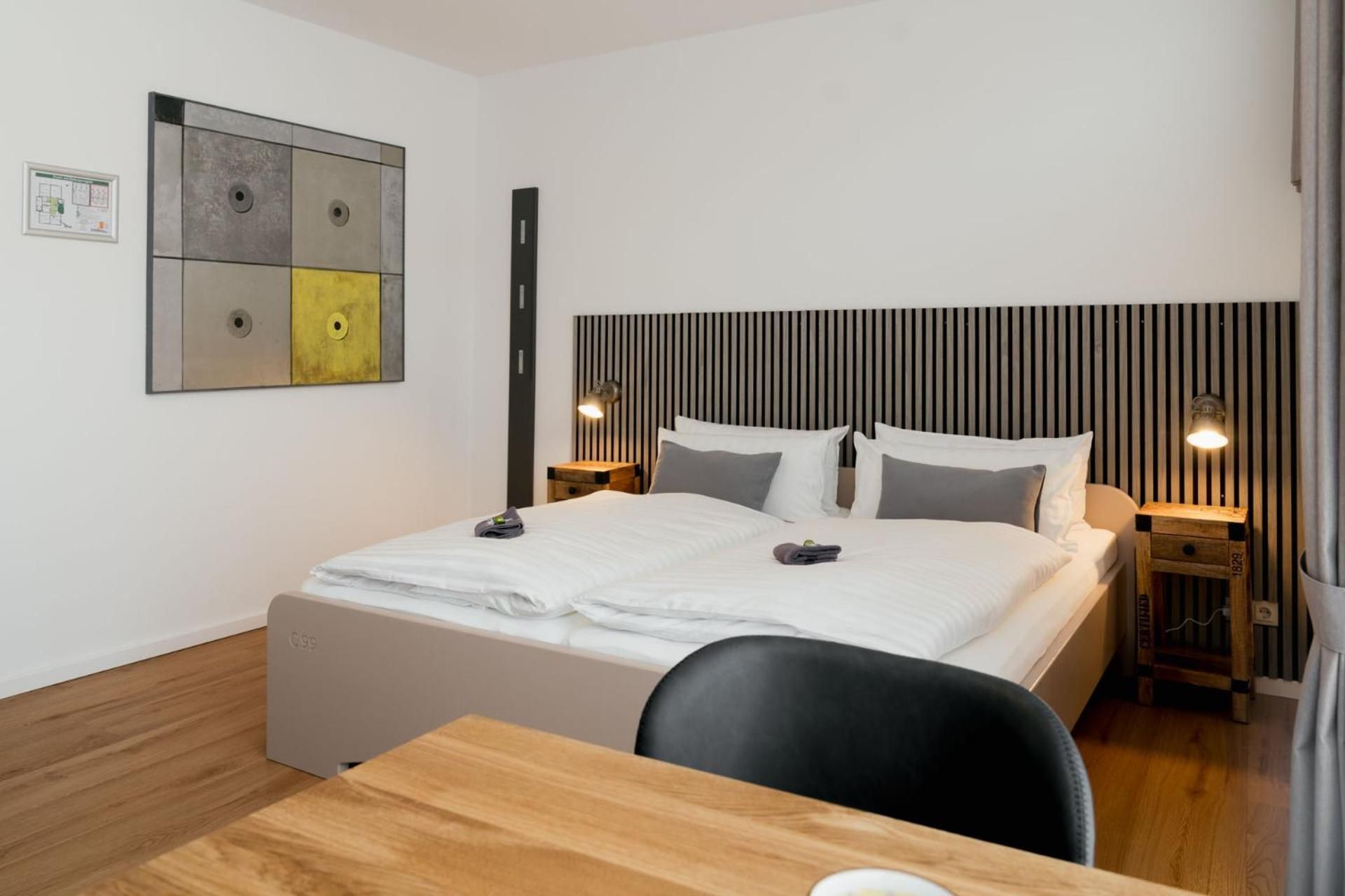 C99 Frank Double Room with Private External Bathroom