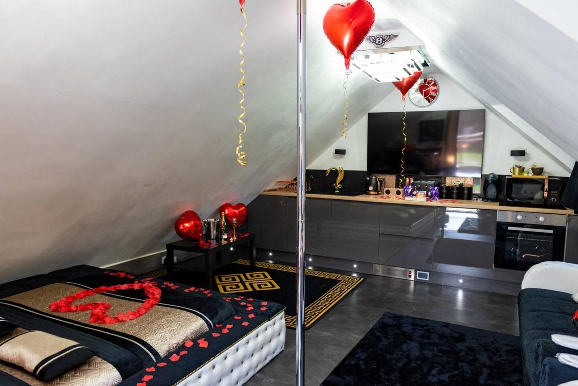 shared lounge/tv area