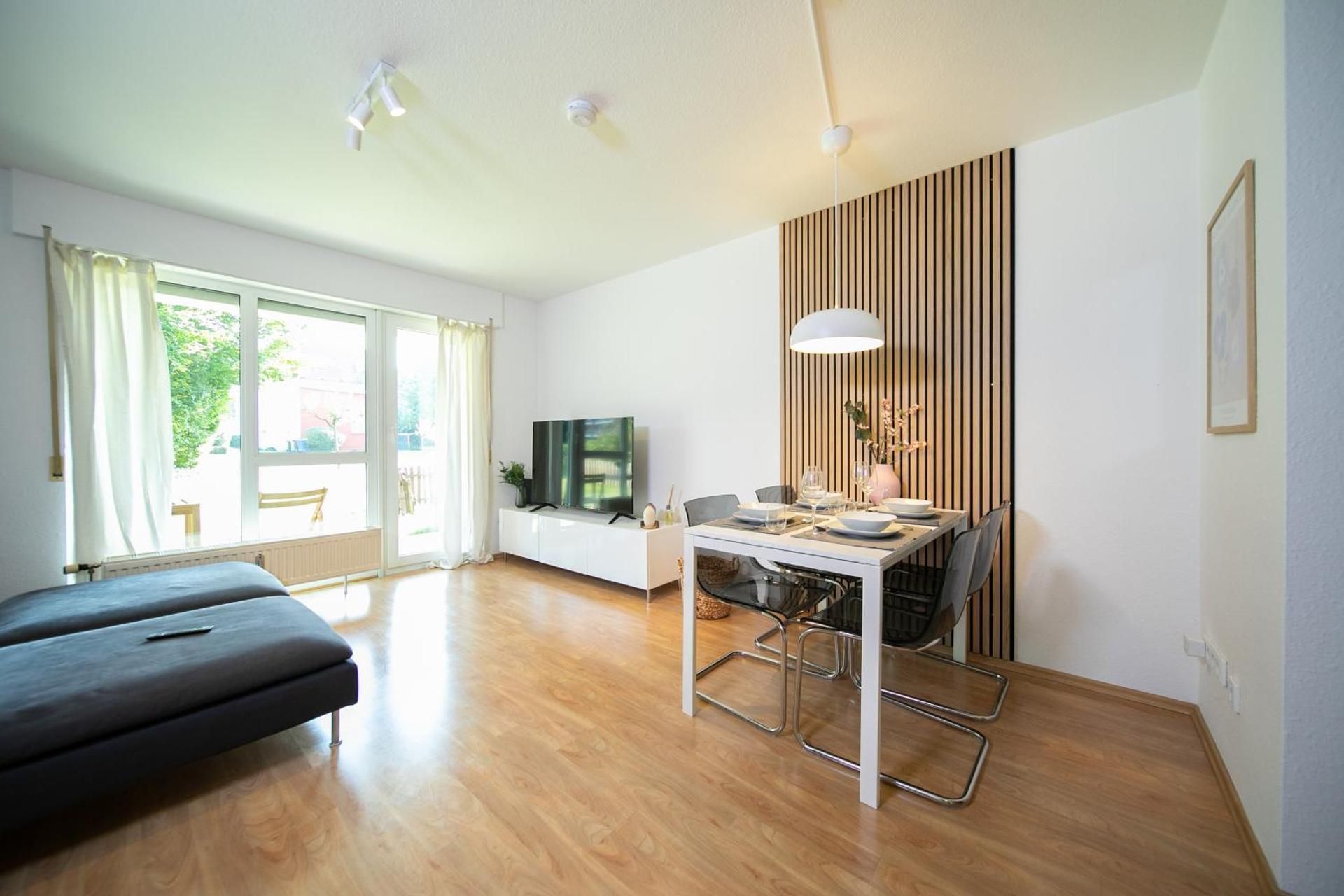 Favorite Stays - Neuss Furth Apartment with Terrace 2