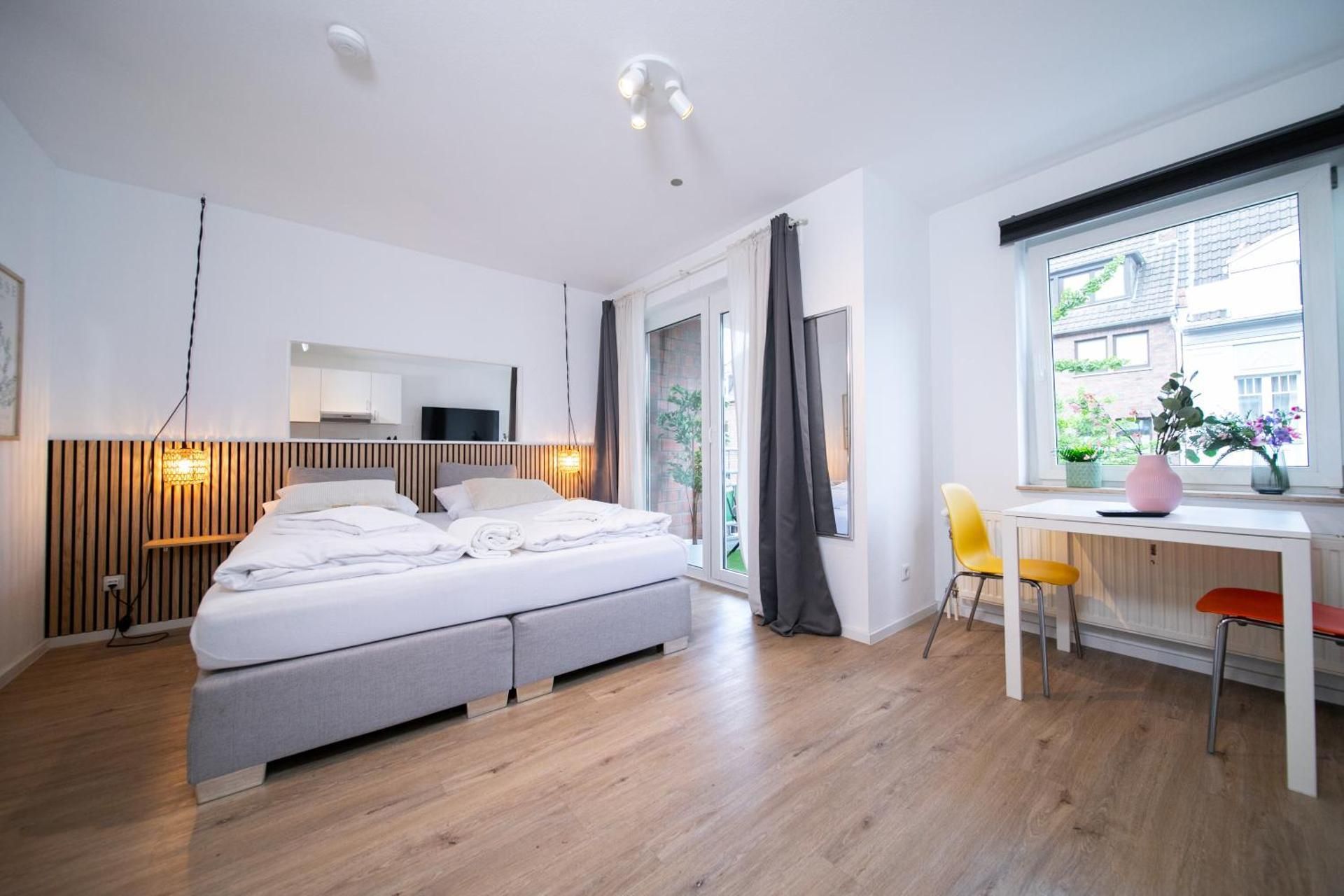 Favorite Stays - Neuss Furth Studio with Balcony