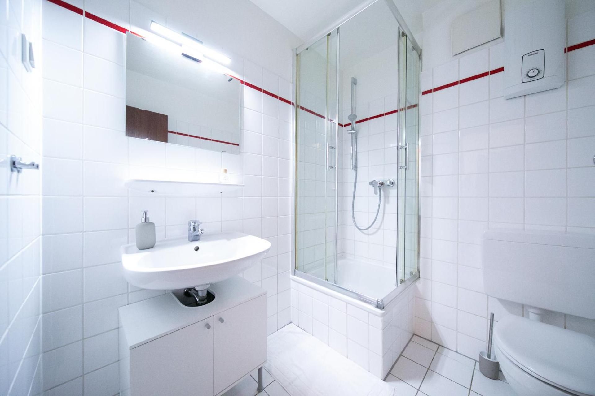 Favorite Stays - Neuss Furth Studio with Balcony 2