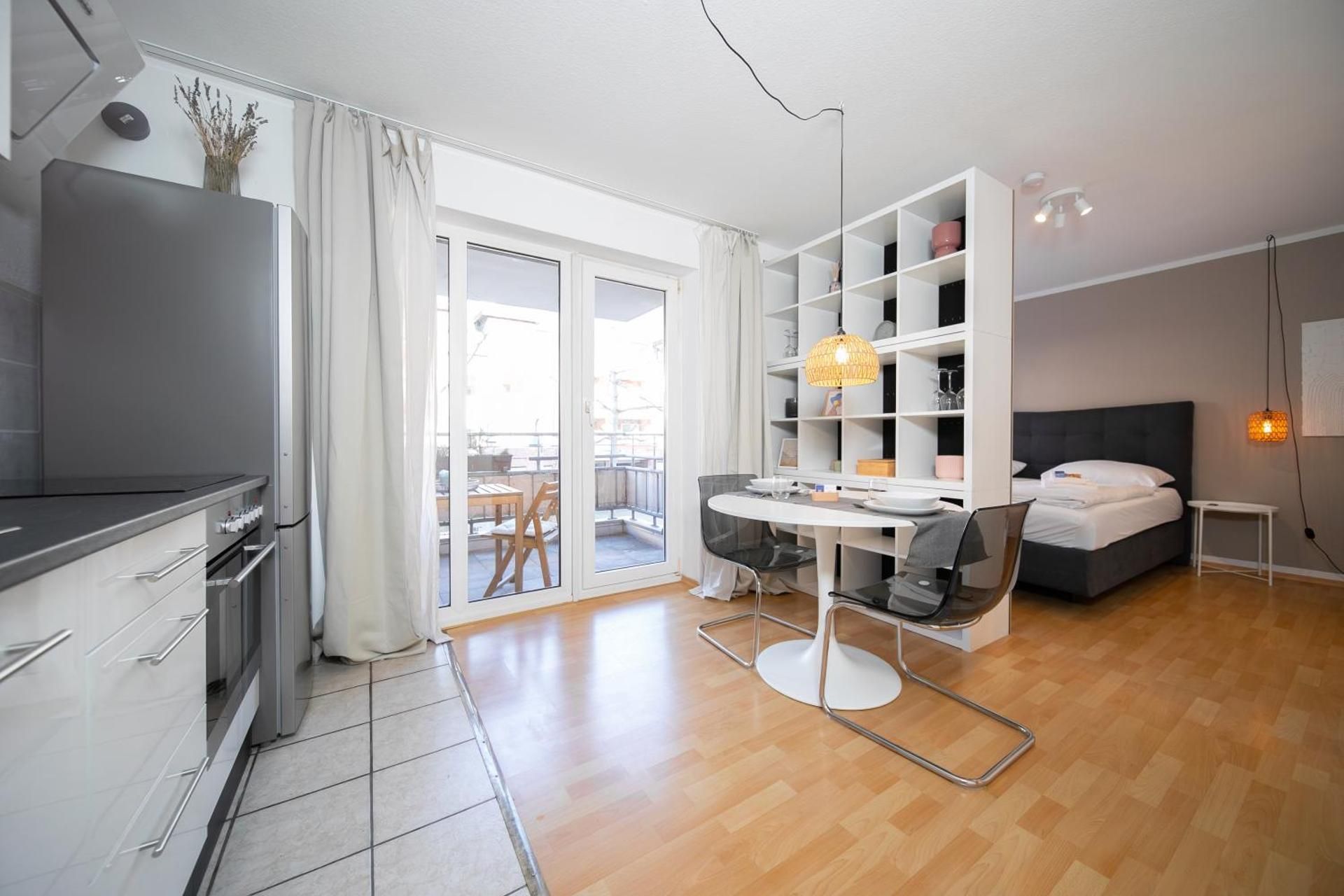 Favorite Stays - Neuss Furth Apartment with Balcony 2