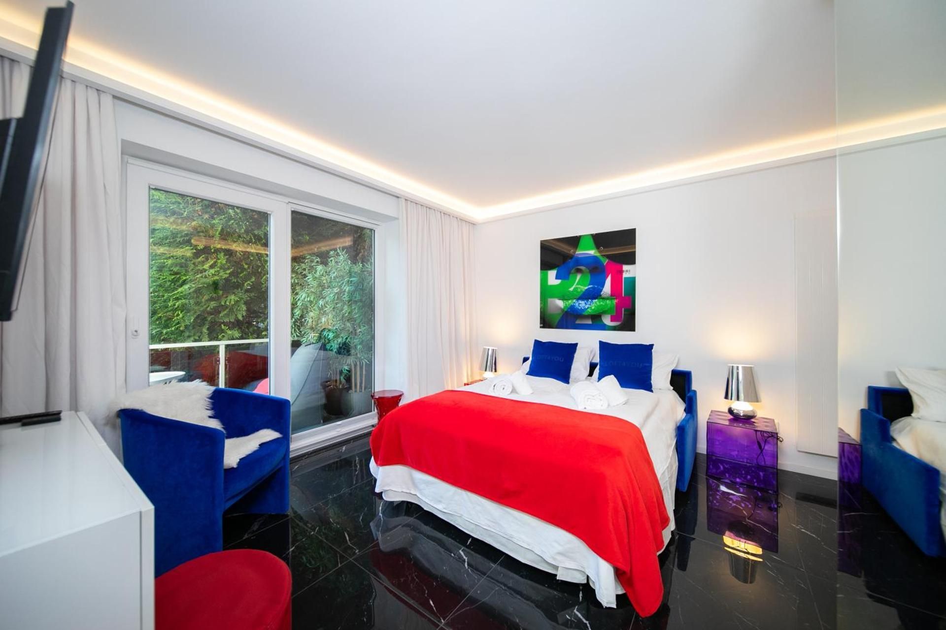 One-Bedroom Apartment with Balcony