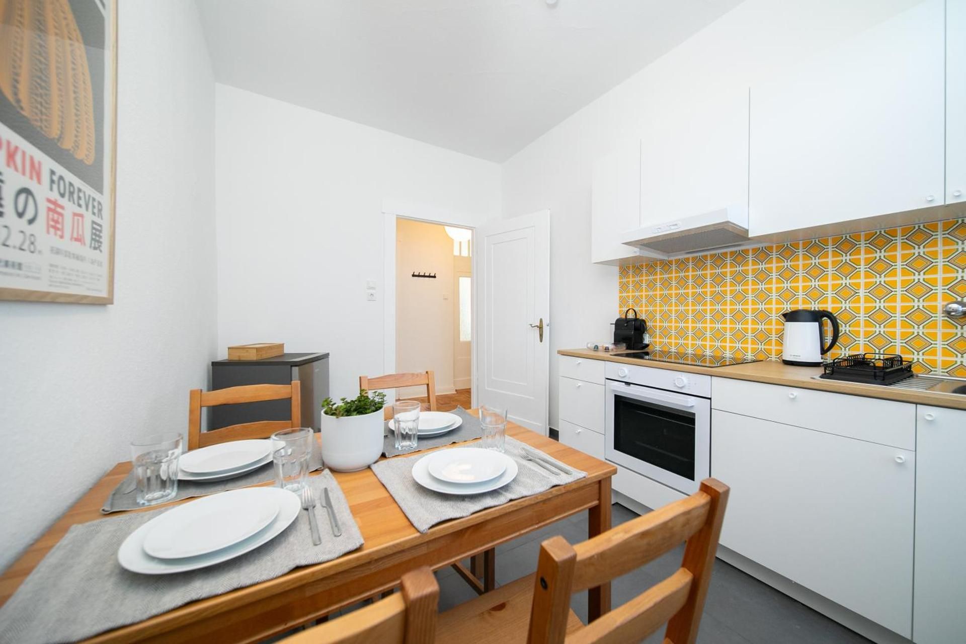 65 SQM Apartment - 2 Schlafzimmer - Balkon - Kuche