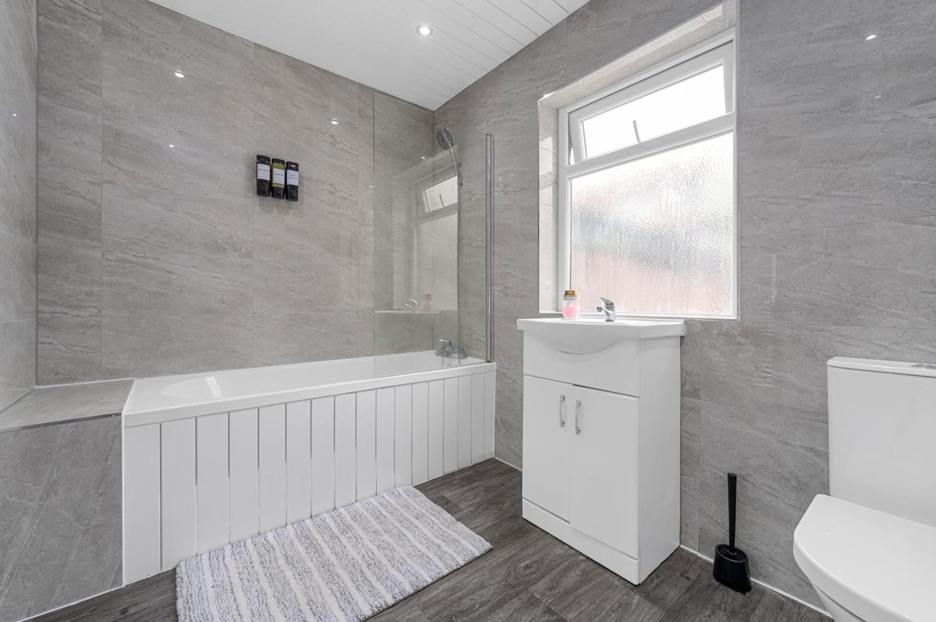 Single Room with Shared Bathroom