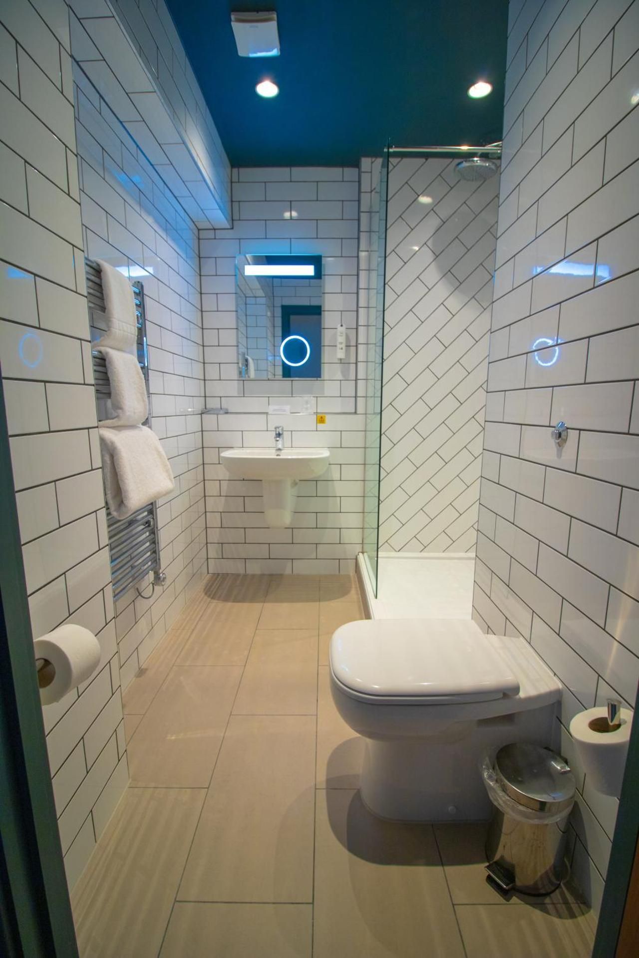 voco Rockingham Forest Corby by IHG Cozy Double Room 3