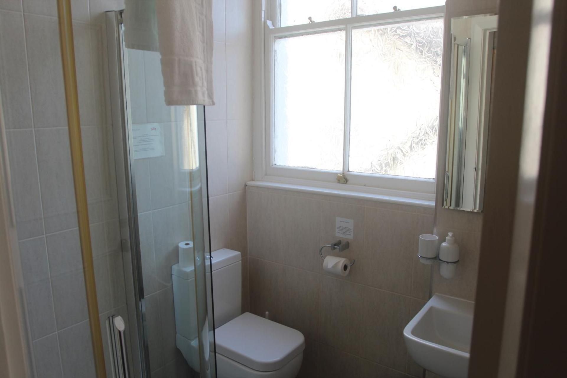 Bryn-Y-Mor Hotel Standard Triple Room 2