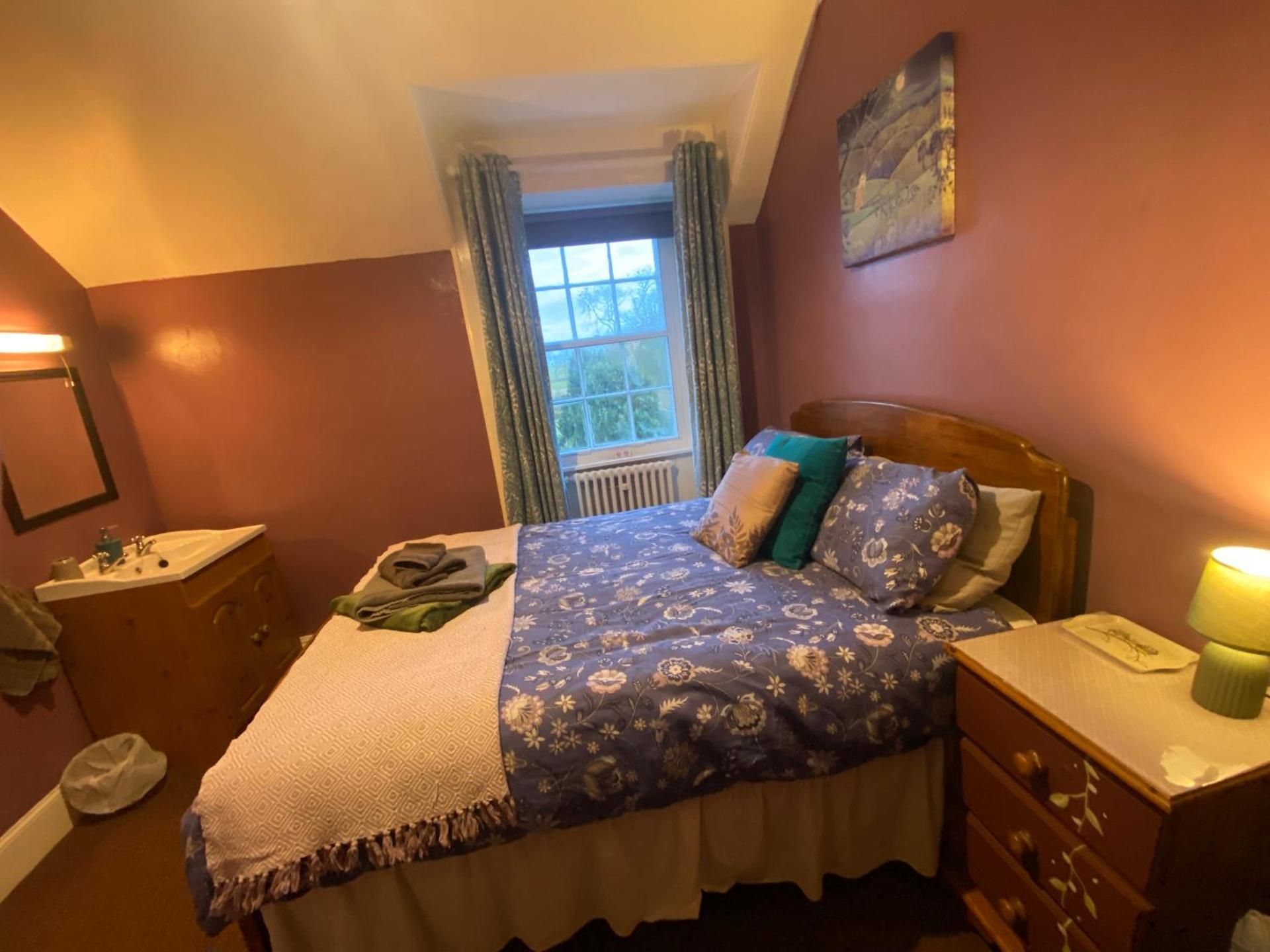 Single Room with Private Bathroom Across The Hallway