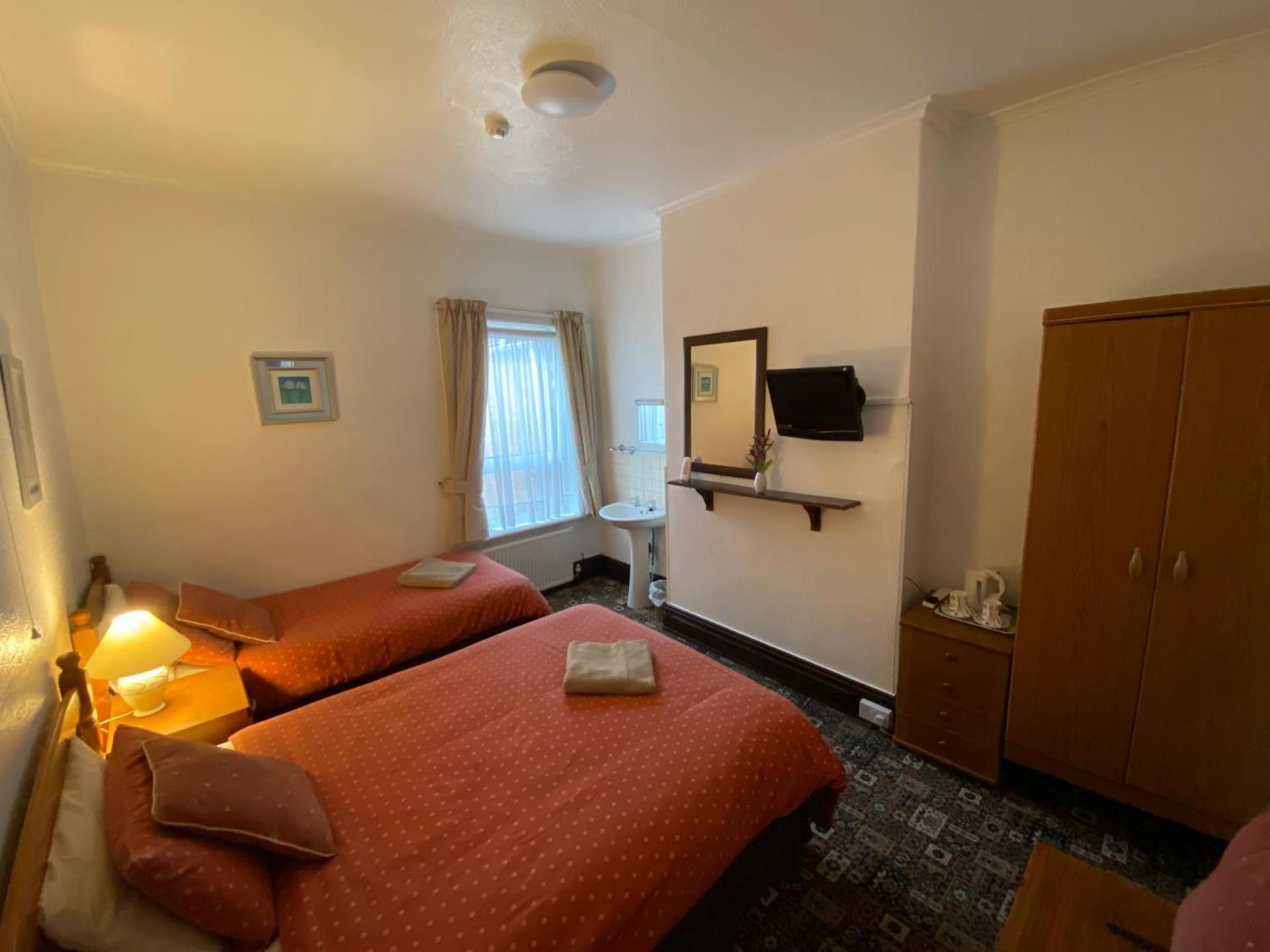 Deluxe Room (2 Adults + 1 Child)
