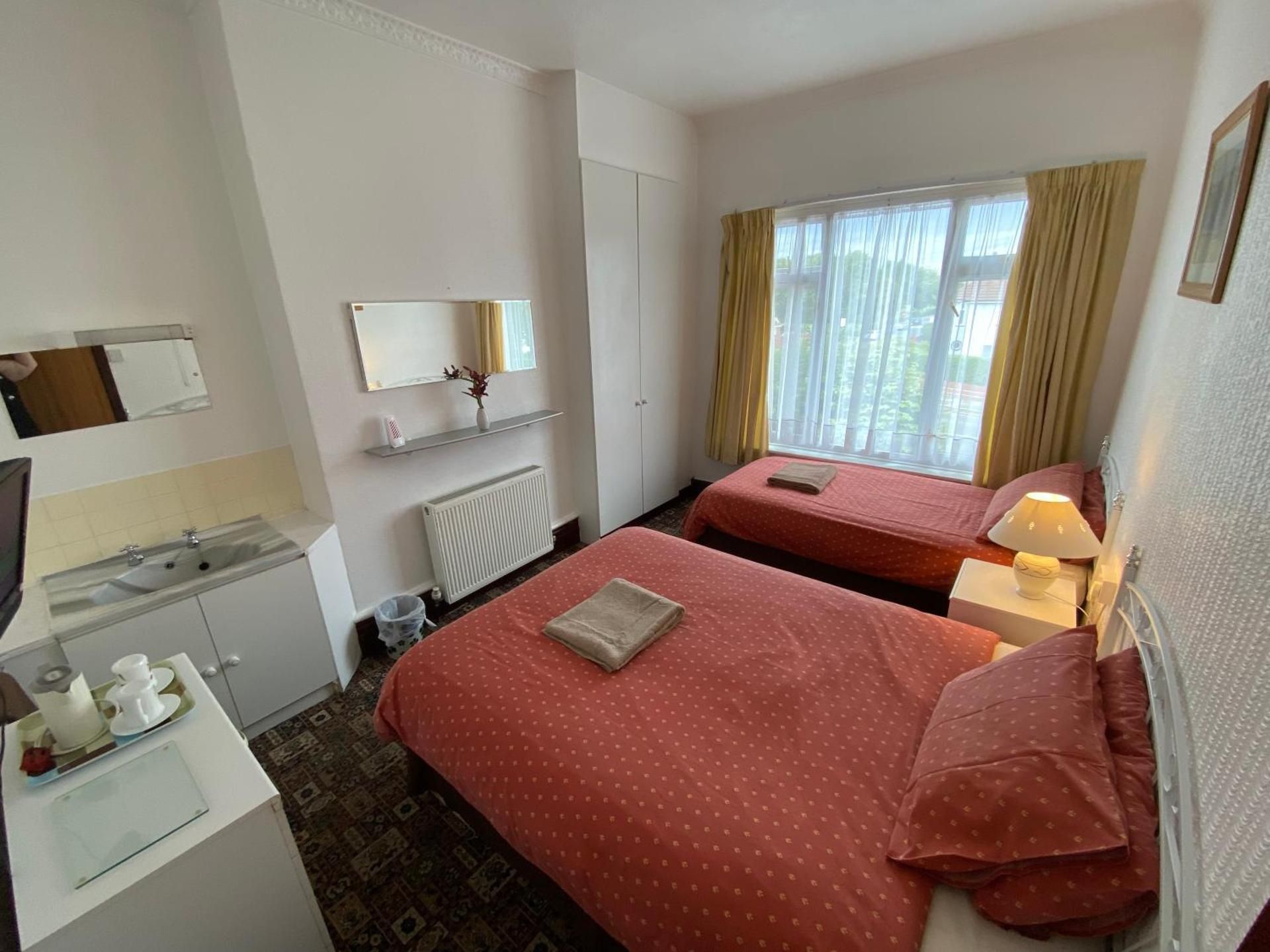 Deluxe Double Room (2 Adults + 1 Child)