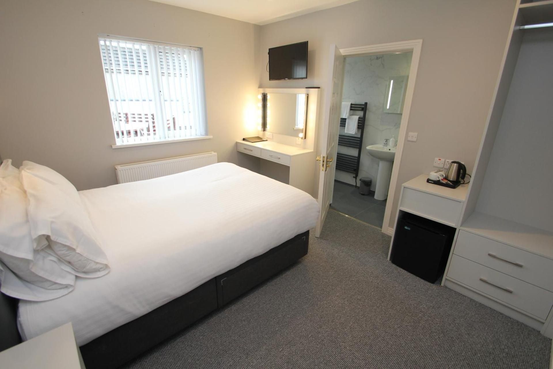 Double Room with Private Bathroom