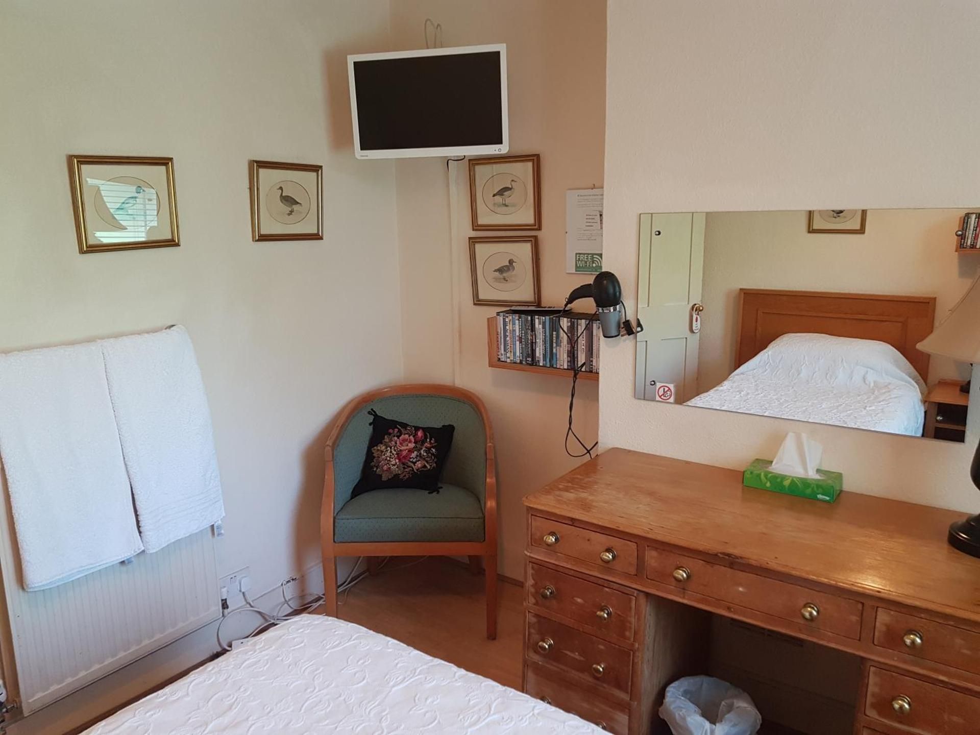 Standard Twin Room with Shared Bathroom