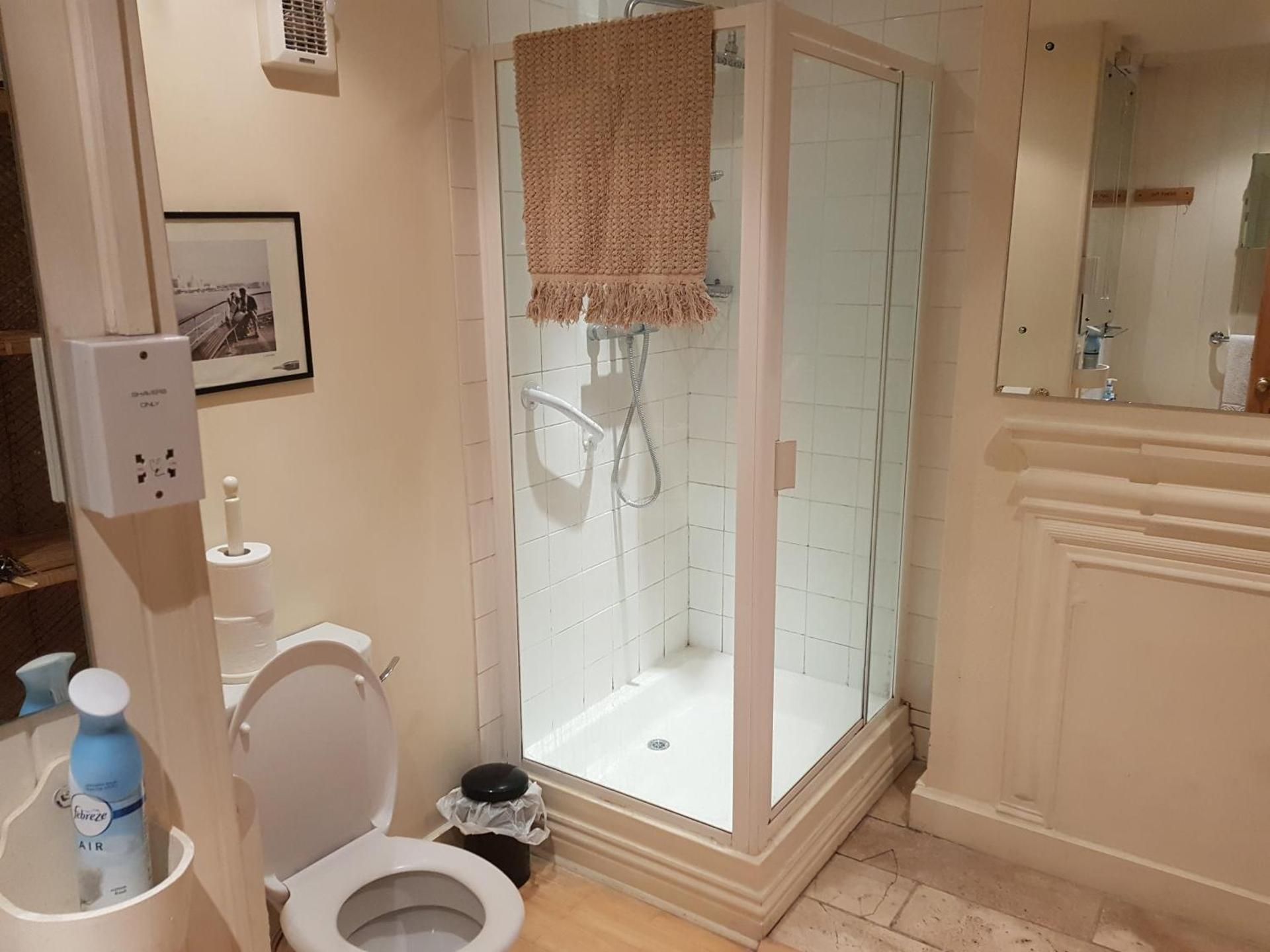 Standard Twin Room with Shared Bathroom