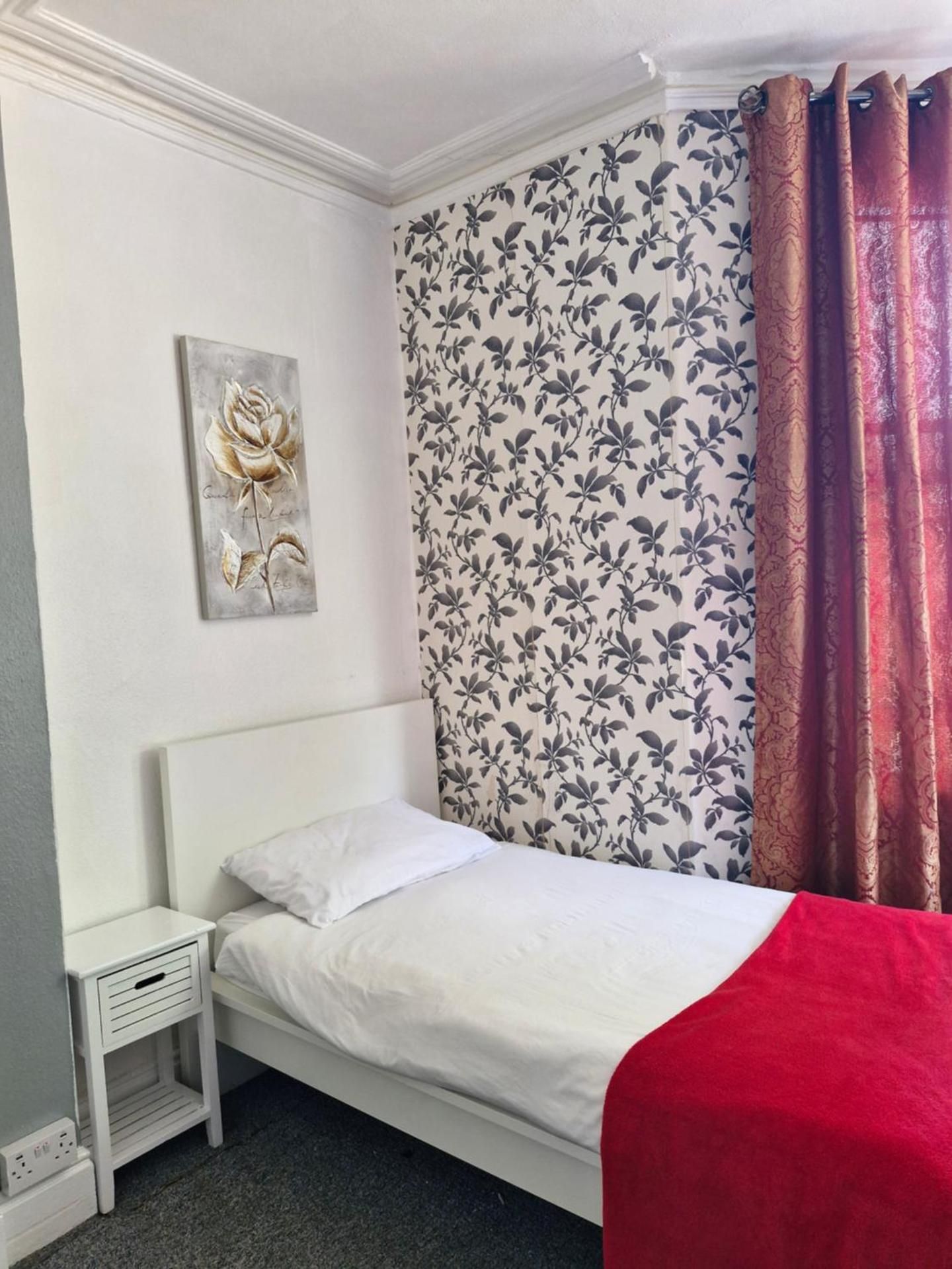 Victoria Guest House Deluxe Triple Room