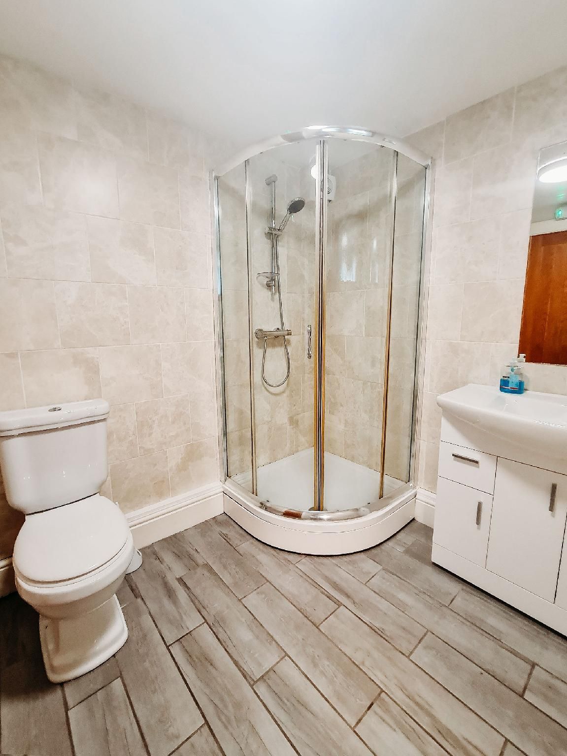 Apartment-Ensuite with Shower-Courtyard view-The Old Cart House